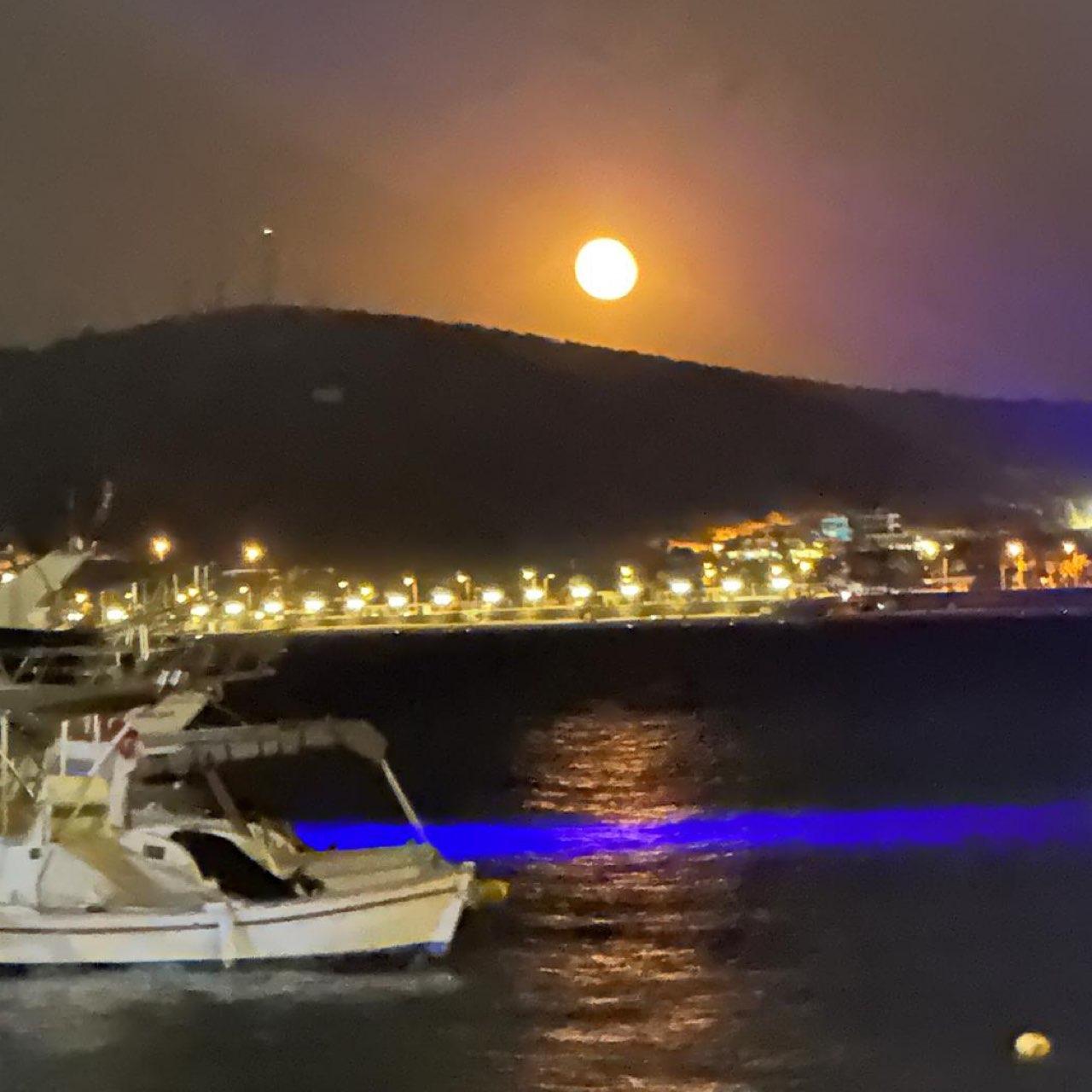 The Moon over Çeşme, Türkiye — waning gibbous, Lunar Day 18