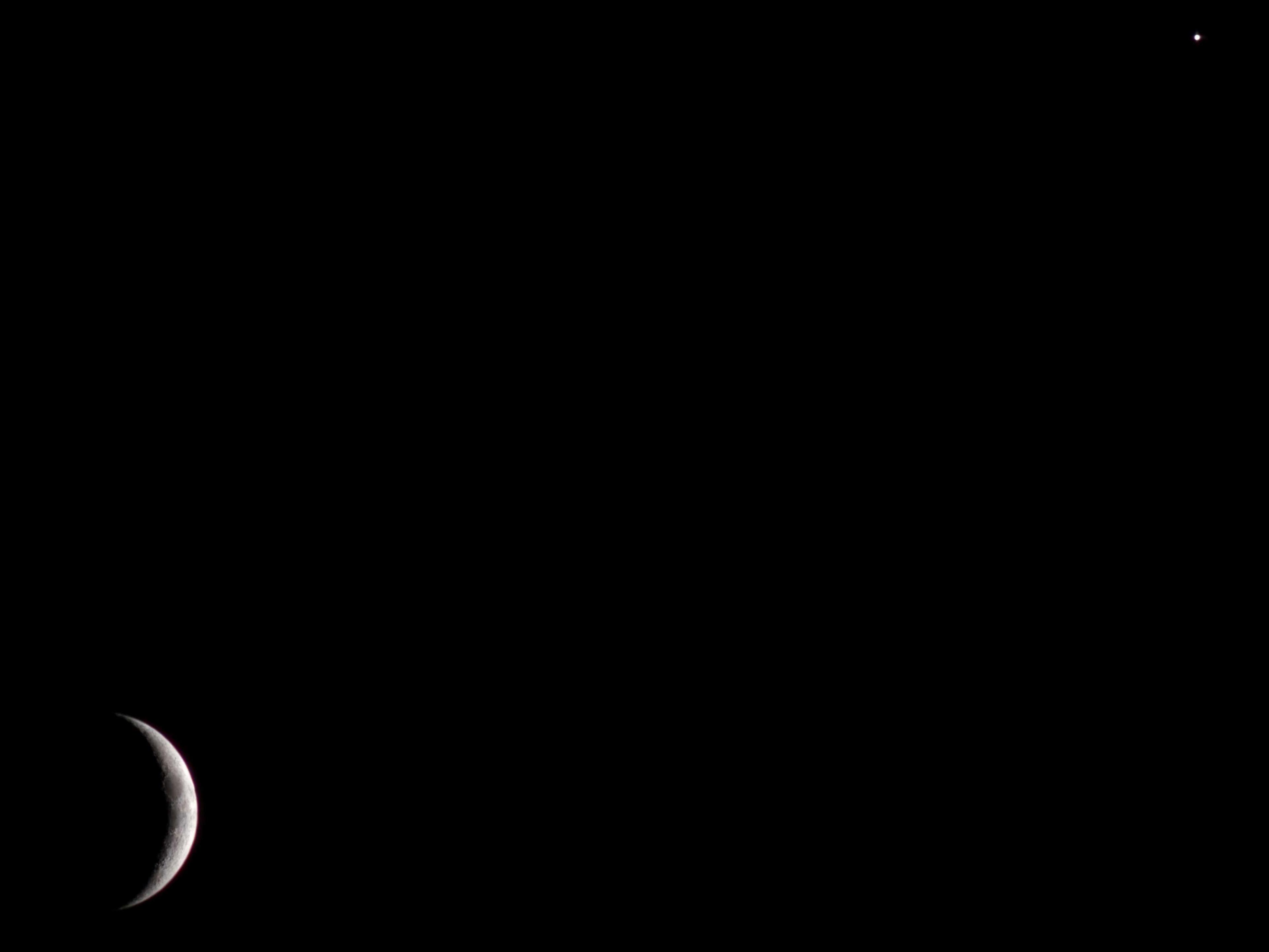 The Moon over Brasil — waxing crescent, Lunar Day 5