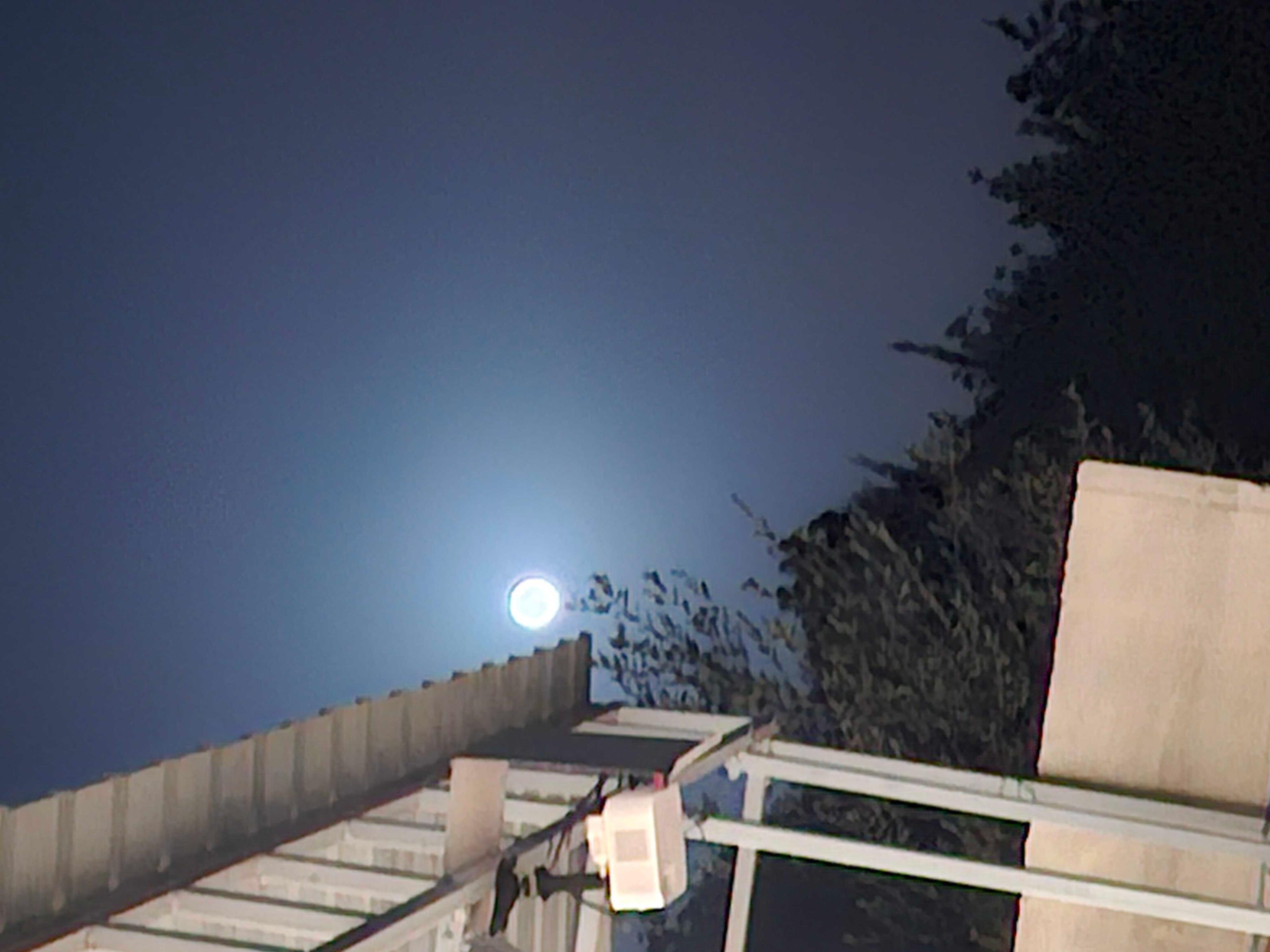 The Moon over Himarë, Albanie — full moon, Lunar Day 16