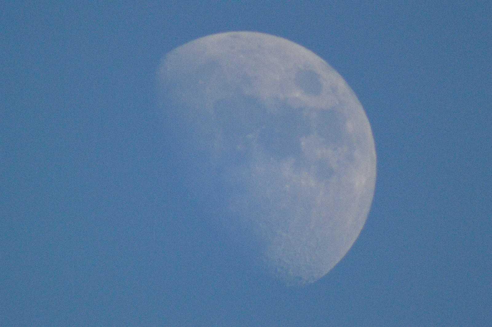The Moon over Roma, Italia — waxing gibbous, Lunar Day 10