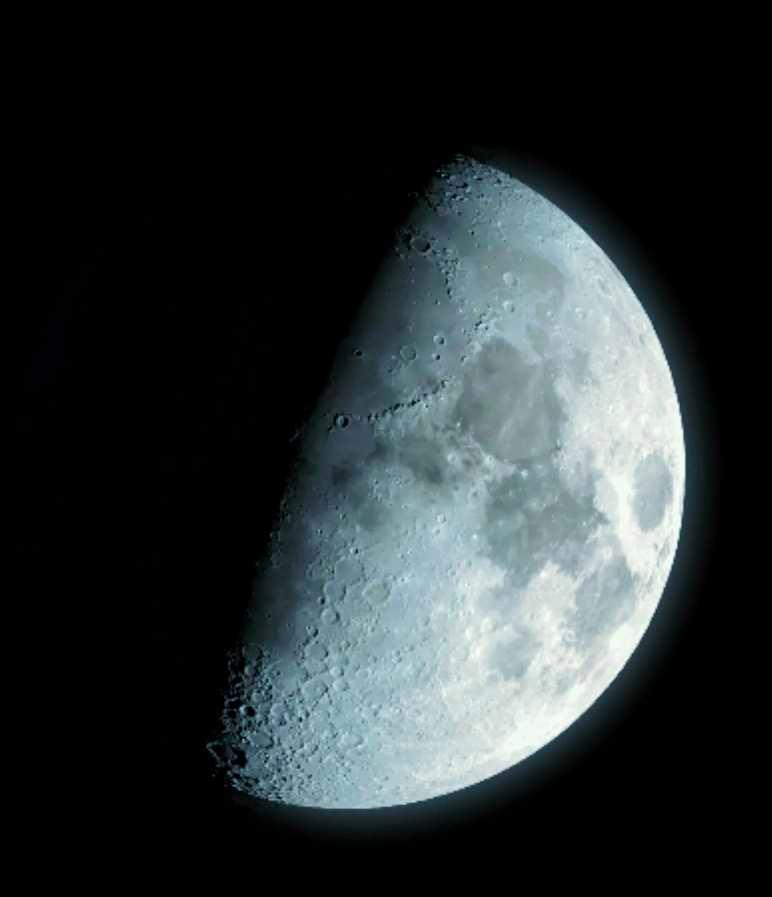 The Moon over San Pedro de Poás, Costa Rica — waxing gibbous, Lunar Day 9