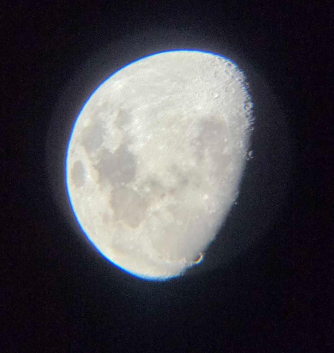 The Moon over 아산시, 대한민국 — waxing gibbous, Lunar Day 12