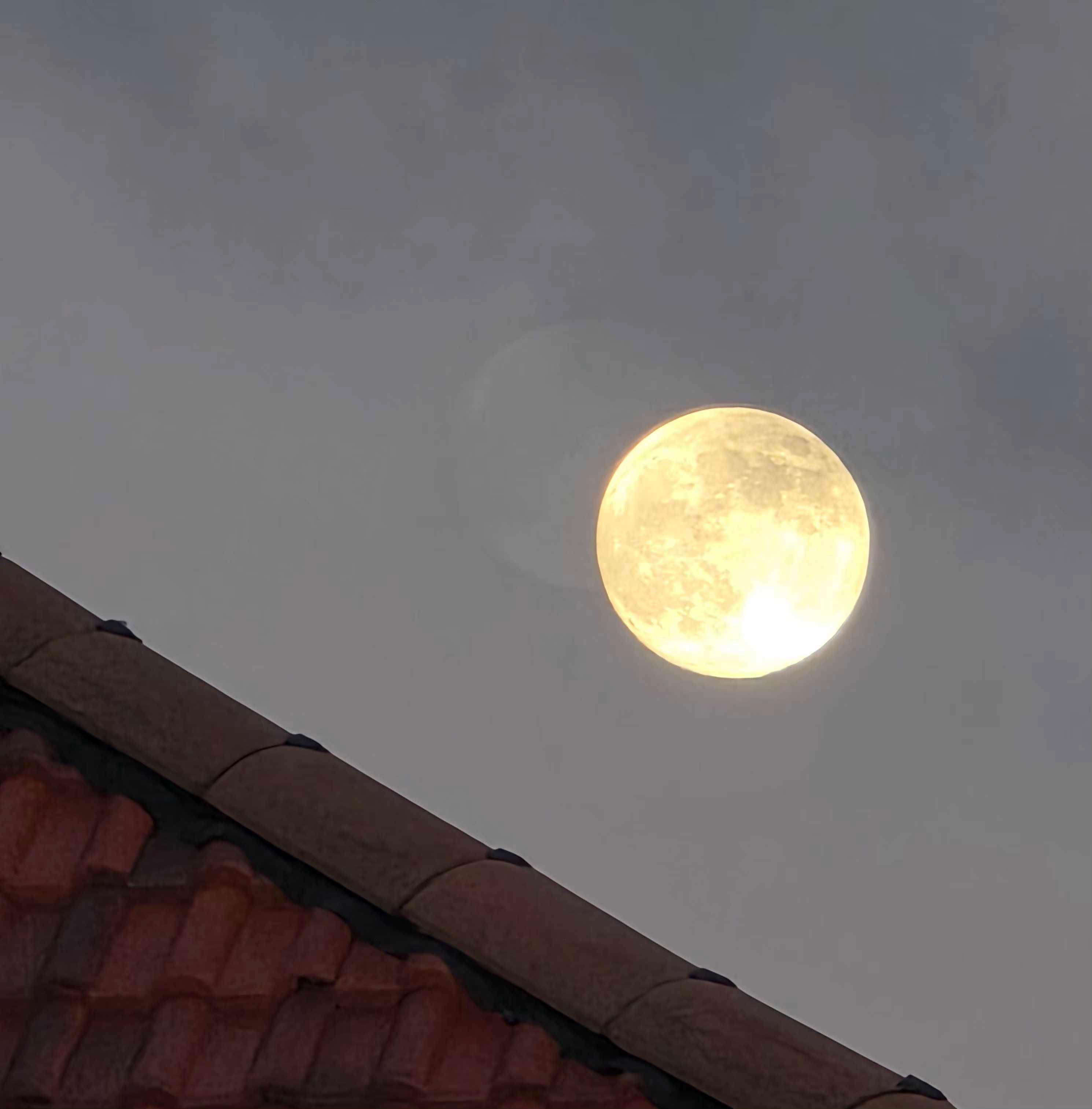 The Moon over United Kingdom — full moon, Lunar Day 15