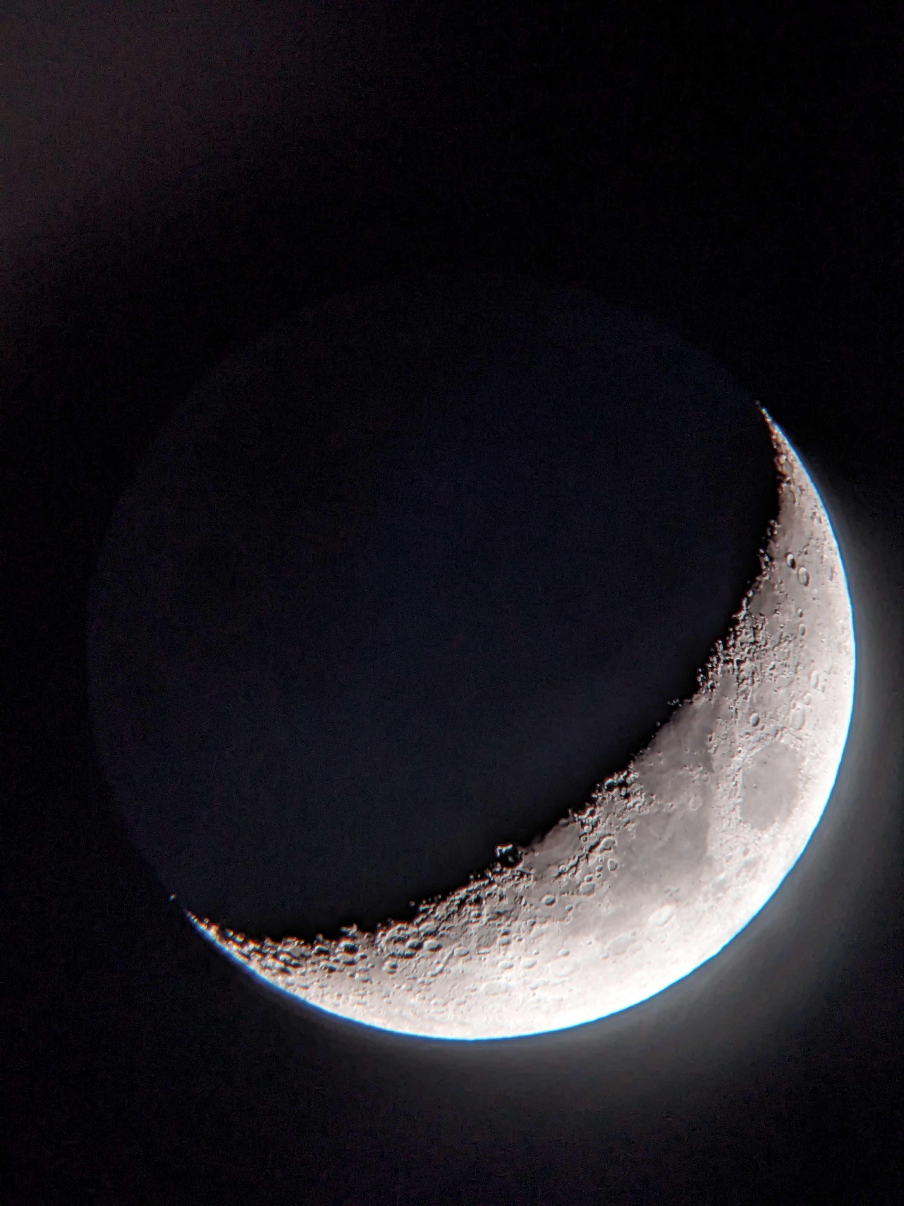 The Moon over United Kingdom — waxing crescent, Lunar Day 6