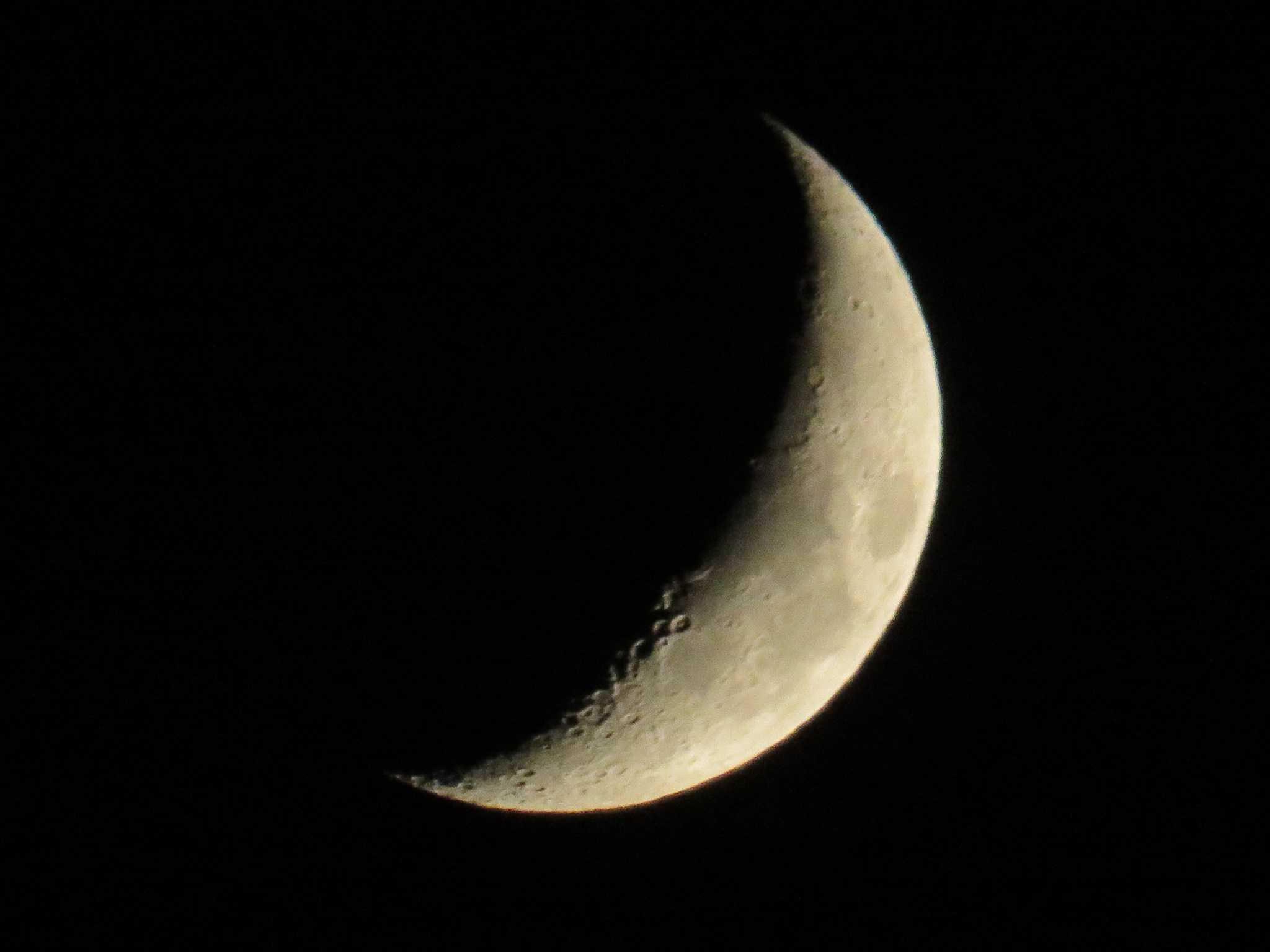 The Moon over United Kingdom — waxing crescent, Lunar Day 7