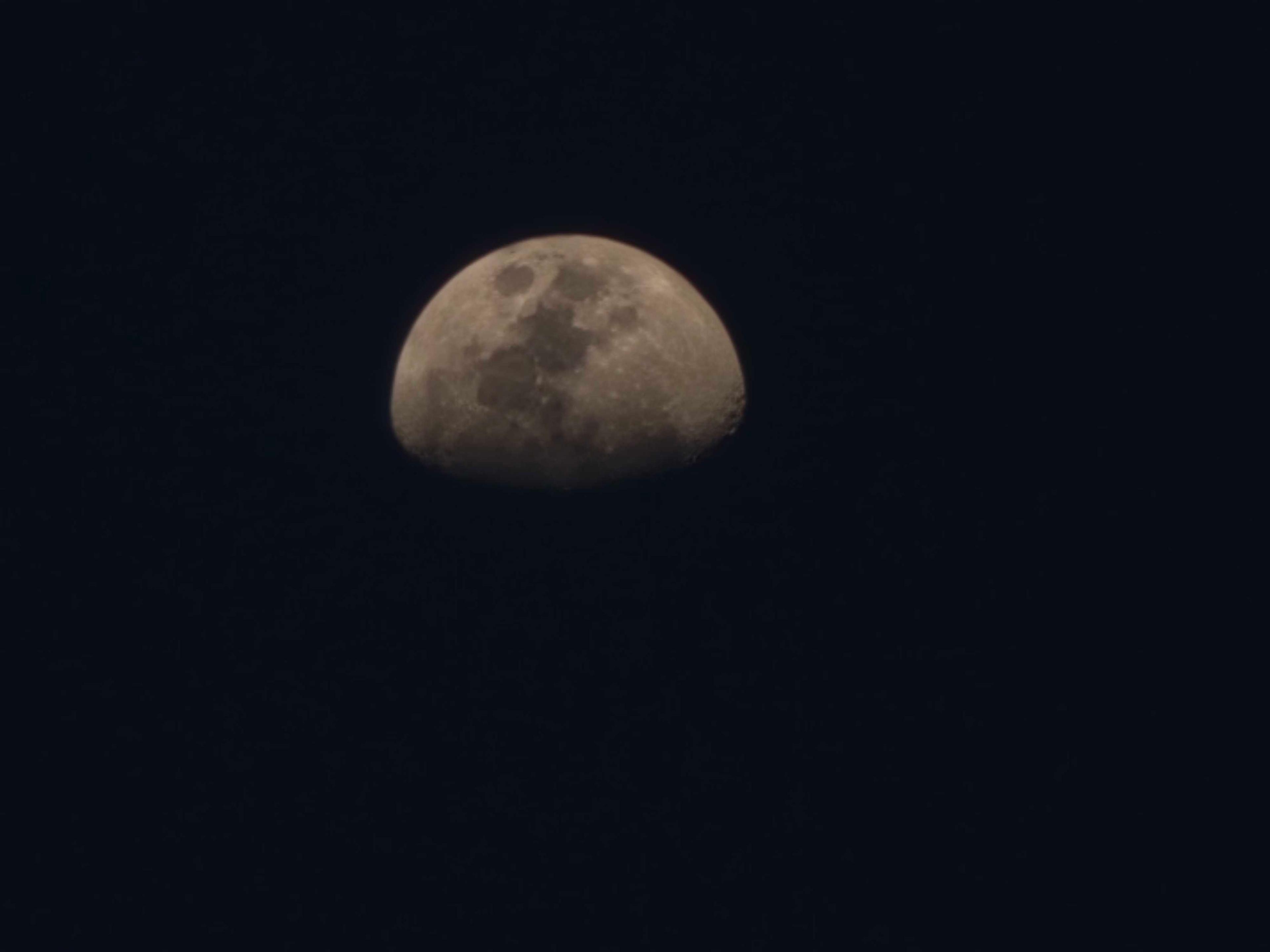 The Moon over Longueau, France — waxing gibbous, Lunar Day 10