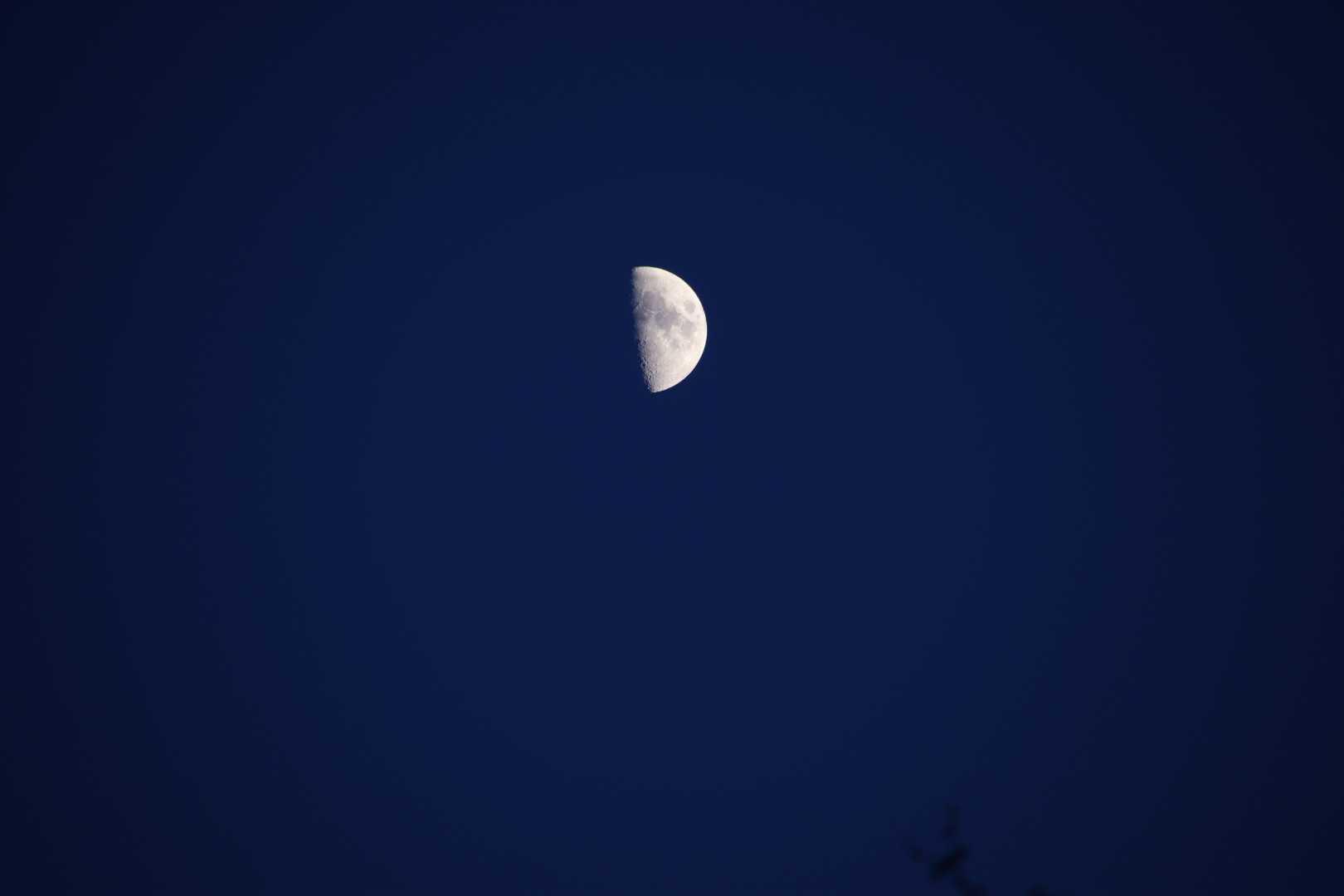 The Moon over Treforys, United Kingdom — first quarter, Lunar Day 9