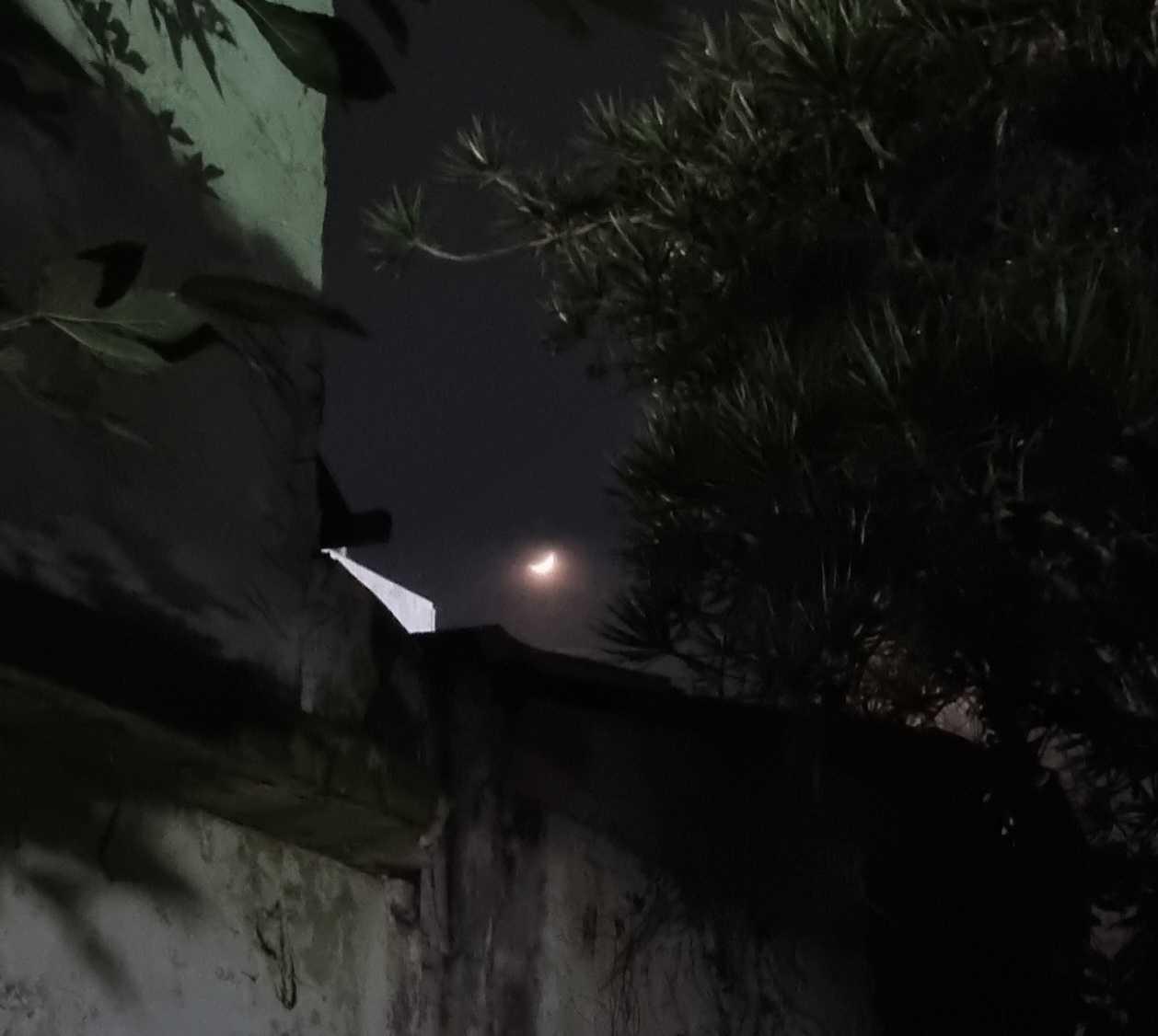 The Moon over Brasil — waning crescent, Lunar Day 25