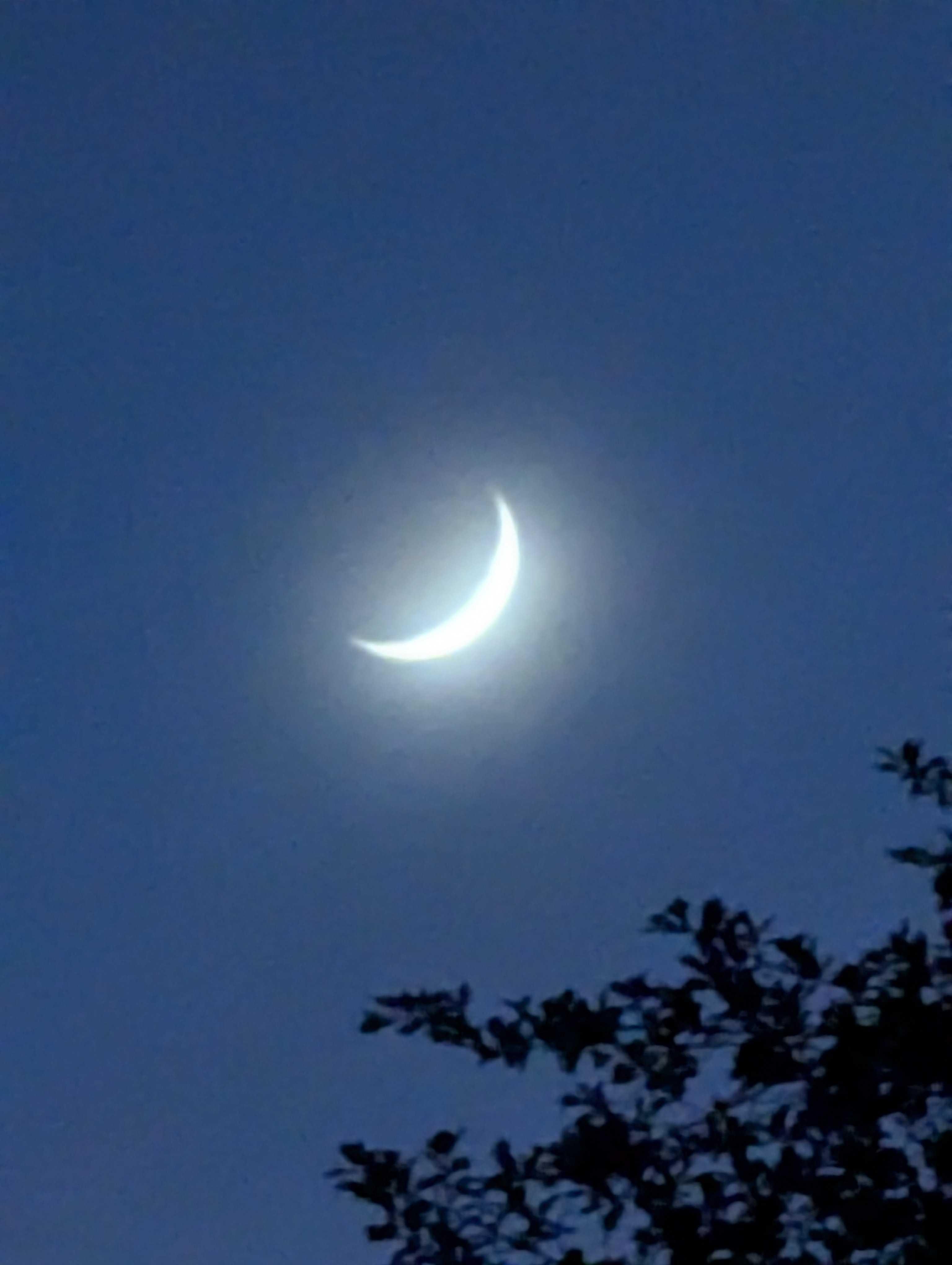 The Moon over United States — waxing crescent, Lunar Day 4