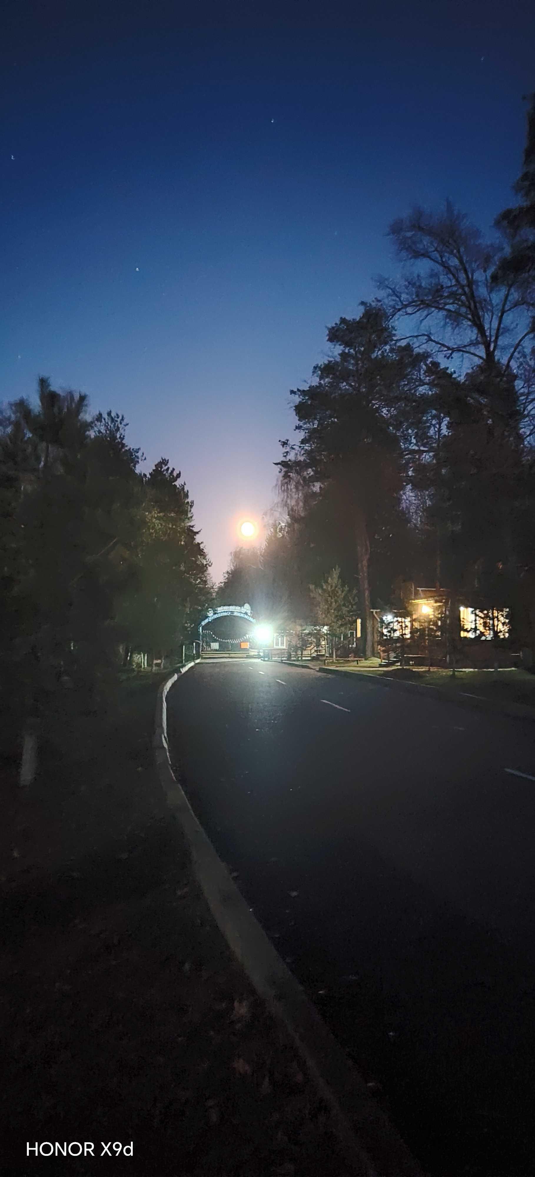 The Moon over Минск, Беларусь — full moon, Lunar Day 18