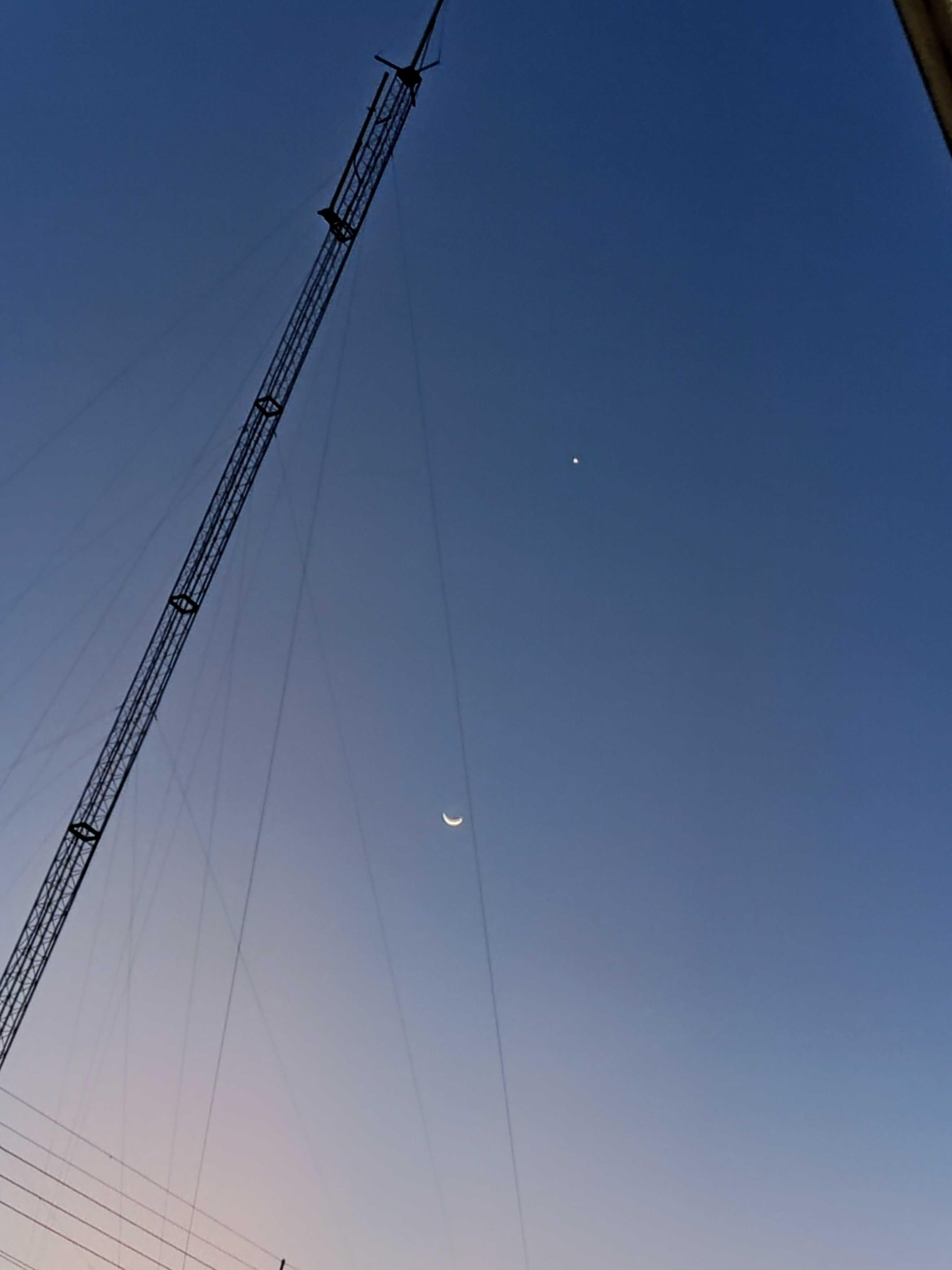 The Moon over Brasil — waxing crescent, Lunar Day 3