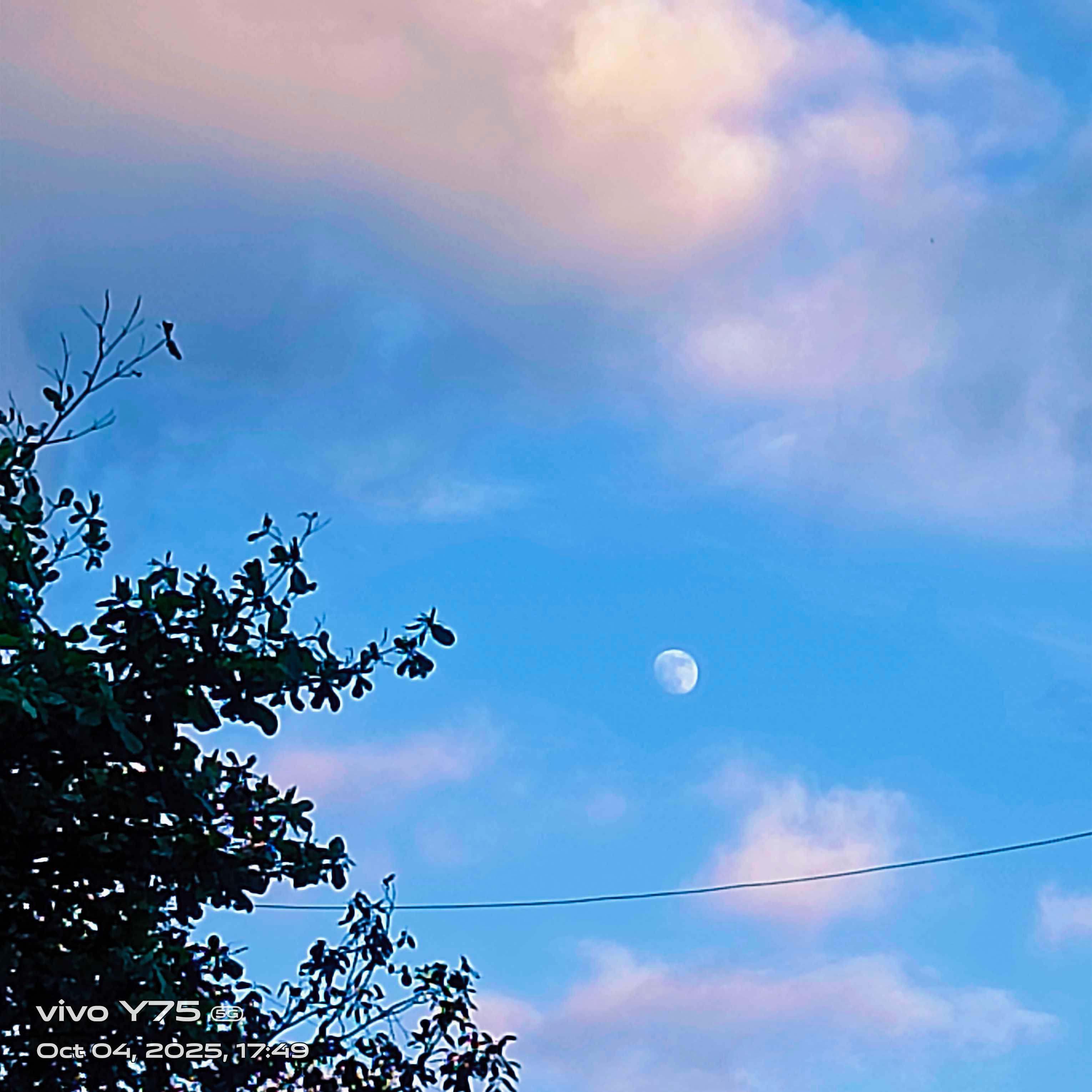 The Moon over Mumbai, India — waxing gibbous, Lunar Day 14