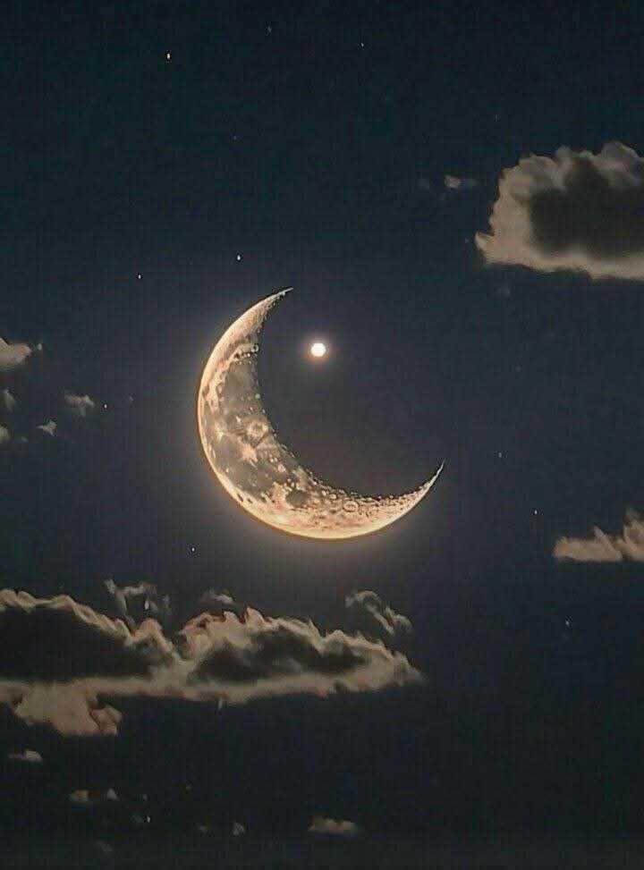 The Moon over Tijuana, México — waxing gibbous, Lunar Day 10