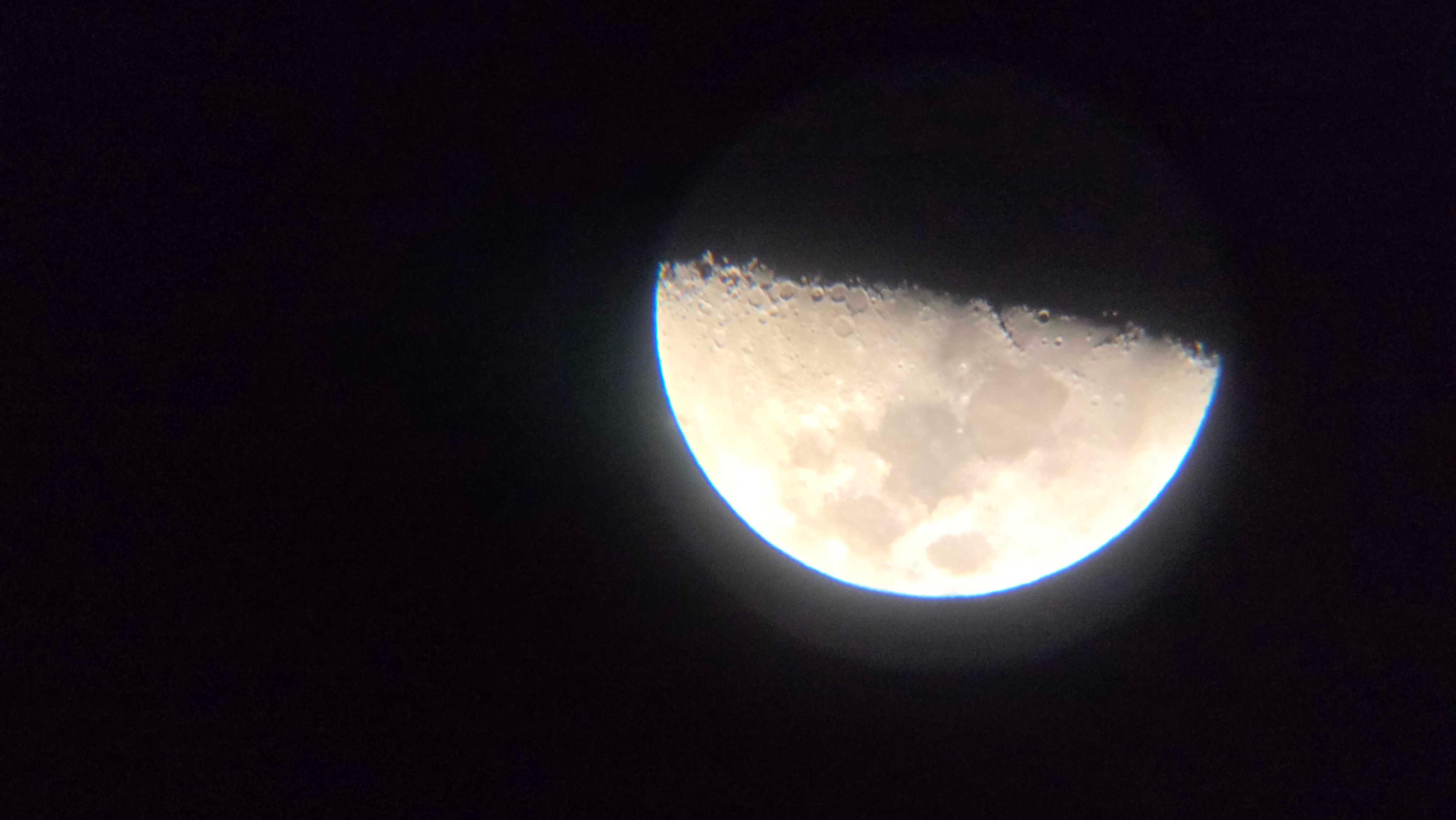 The Moon over 아산시, 대한민국 — first quarter, Lunar Day 9