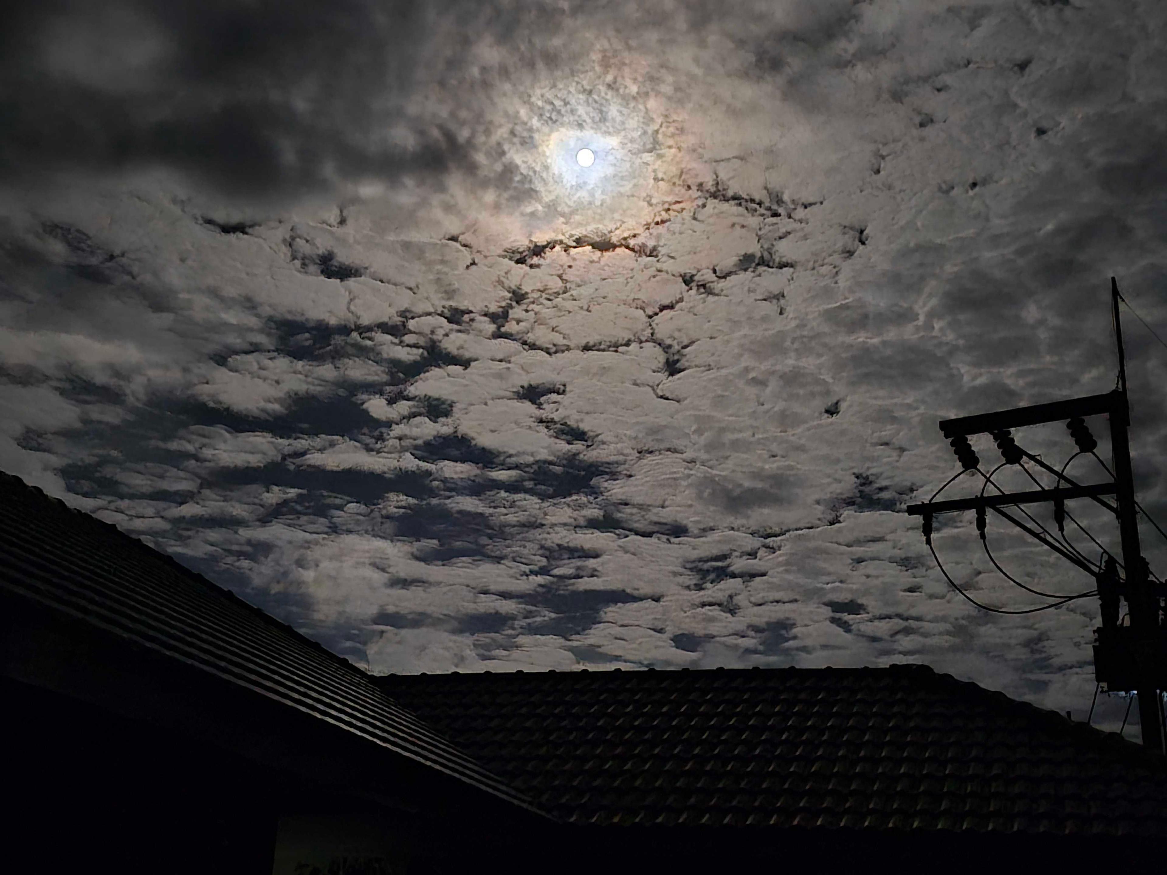 The Moon over Thailand — full moon, Lunar Day 18