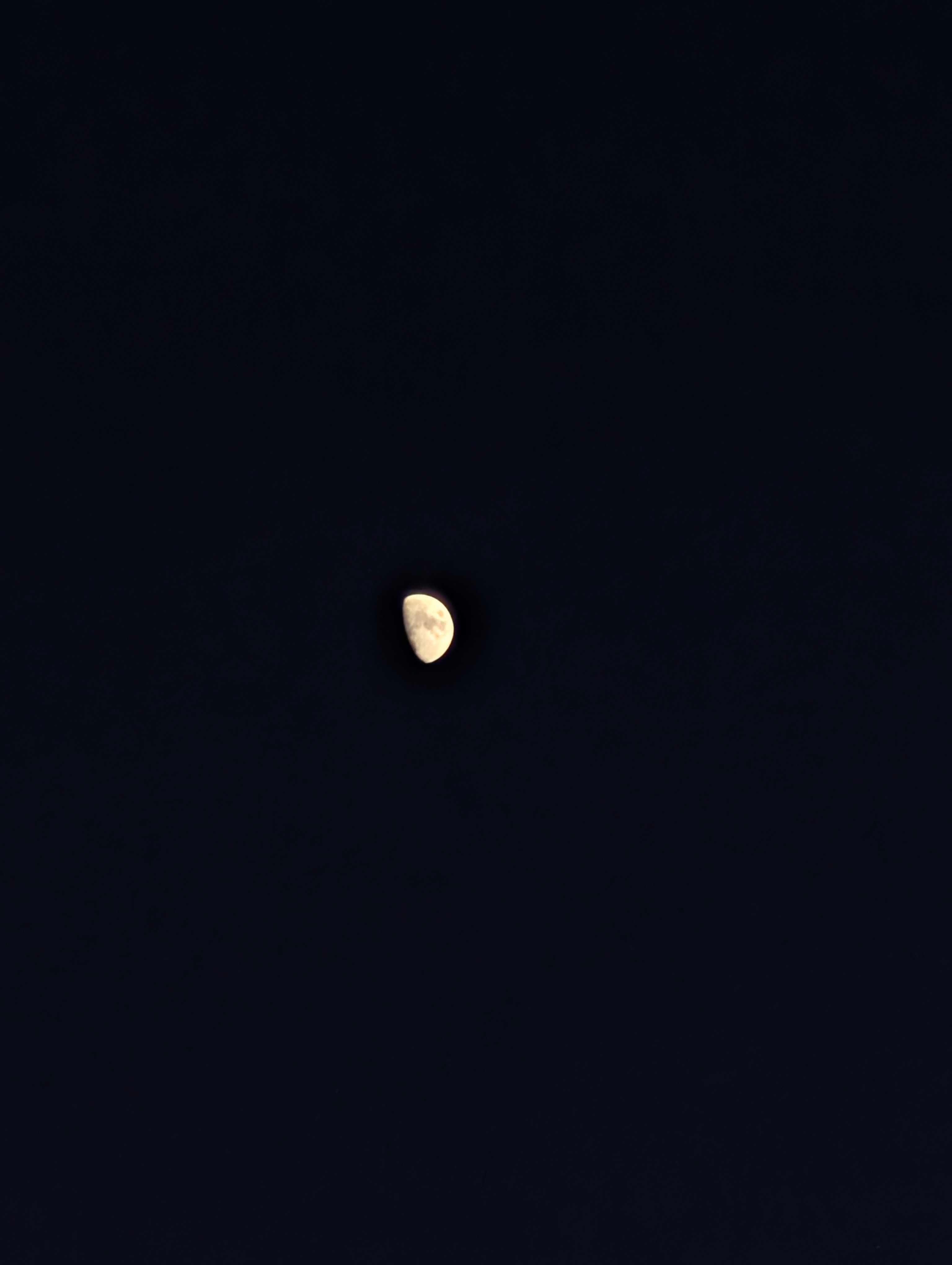 The Moon over Castellterçol, España — first quarter, Lunar Day 10