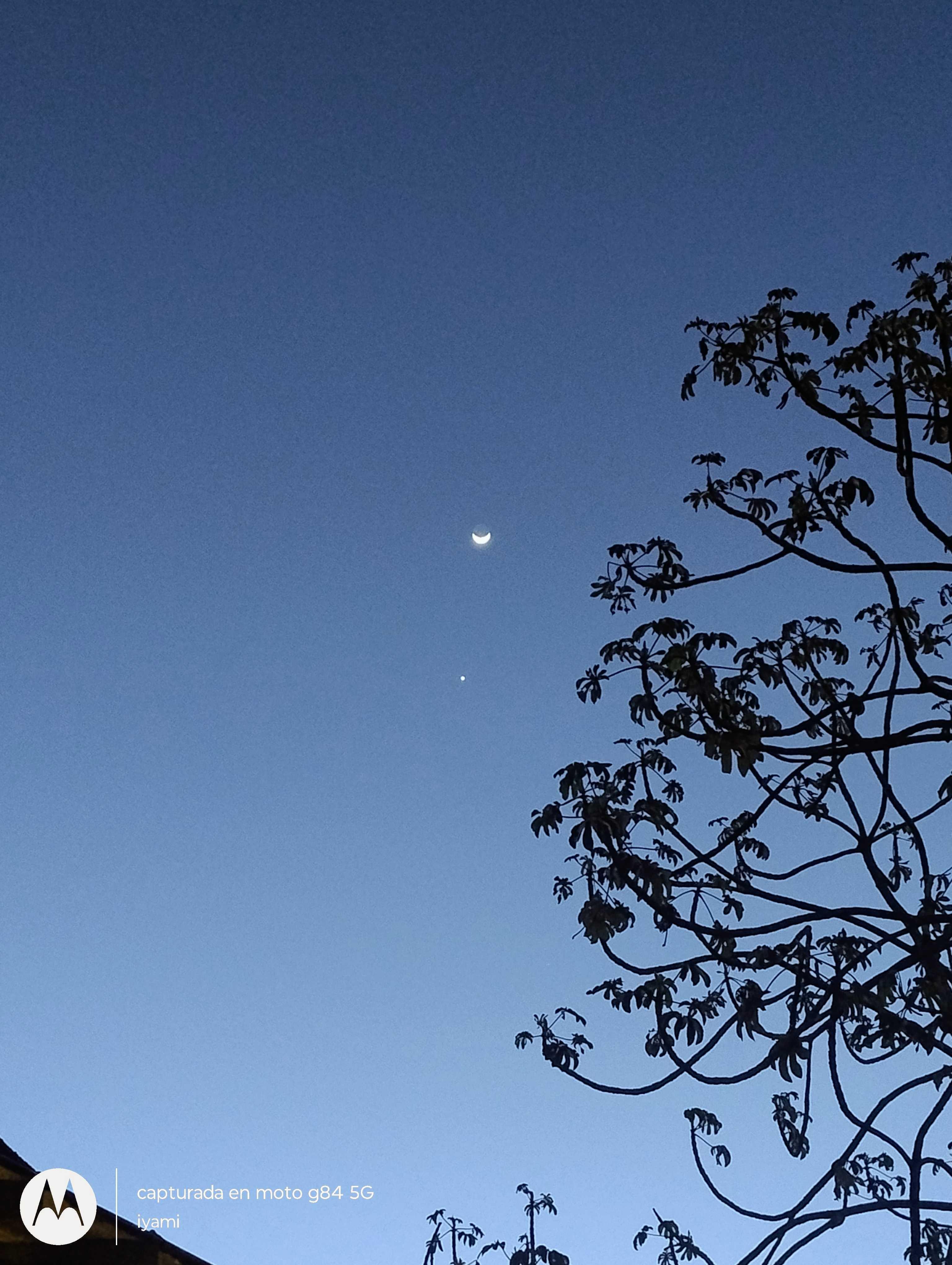The Moon over Posadas, Argentina — waxing crescent, Lunar Day 5