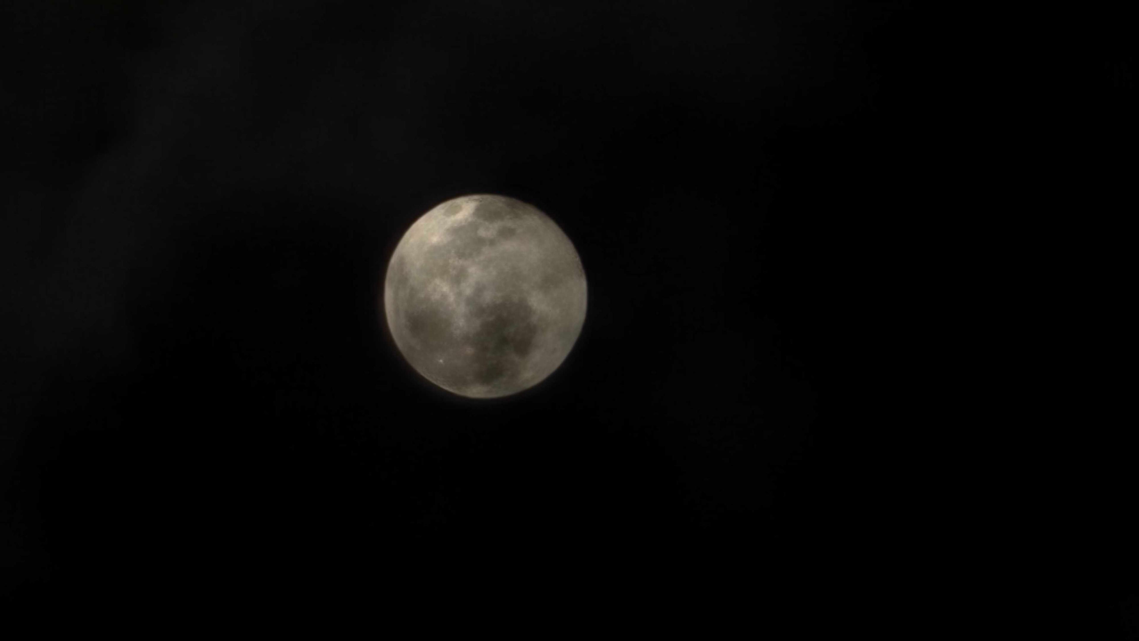 The Moon over Beograd, Serbia — full moon, Lunar Day 17