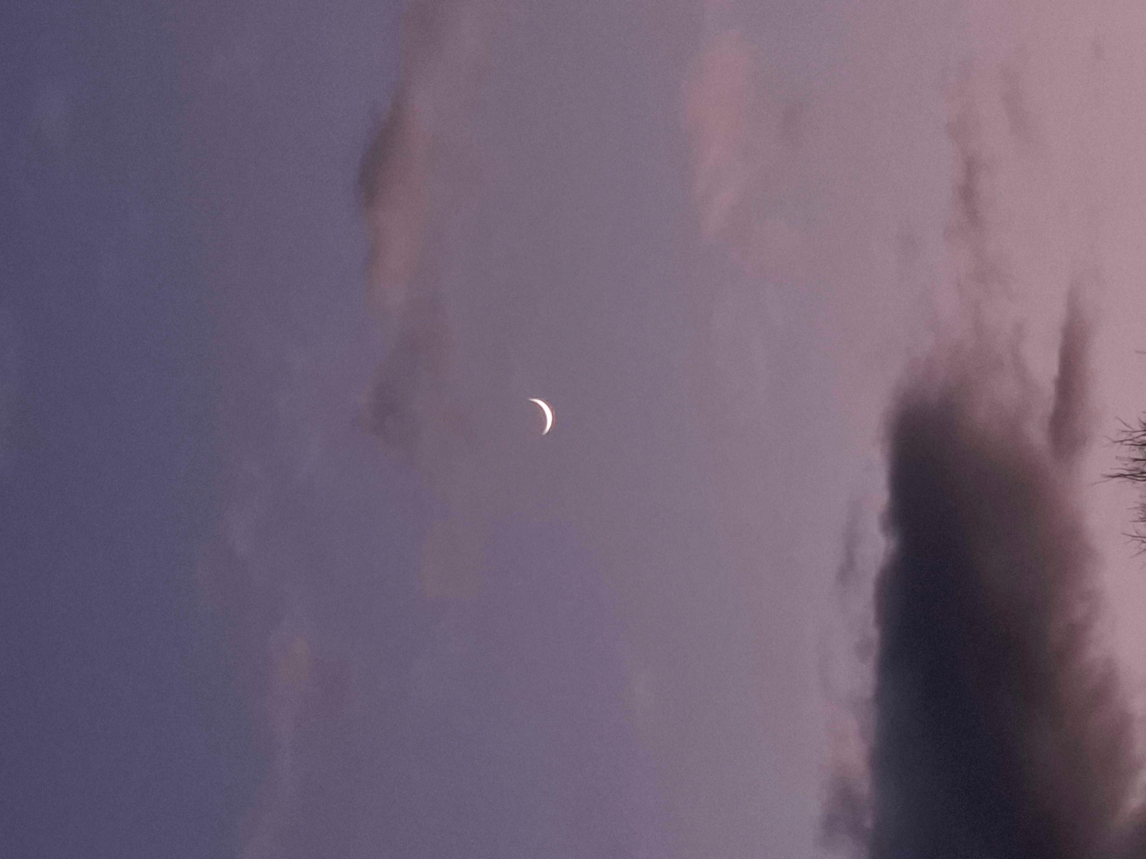 The Moon over Wien, Österreich — waxing crescent, Lunar Day 3