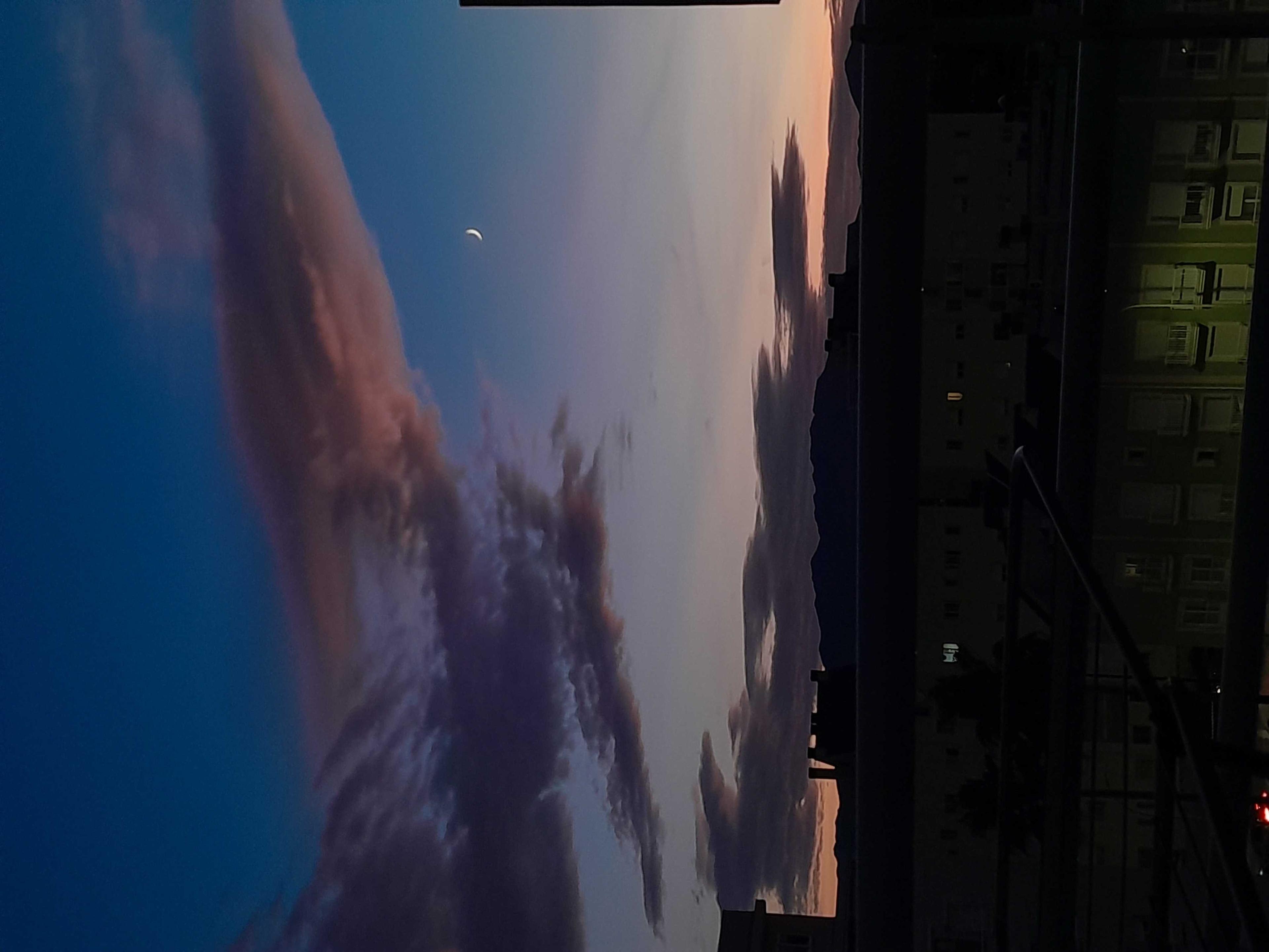 The Moon over Gandia, España — waxing crescent, Lunar Day 5