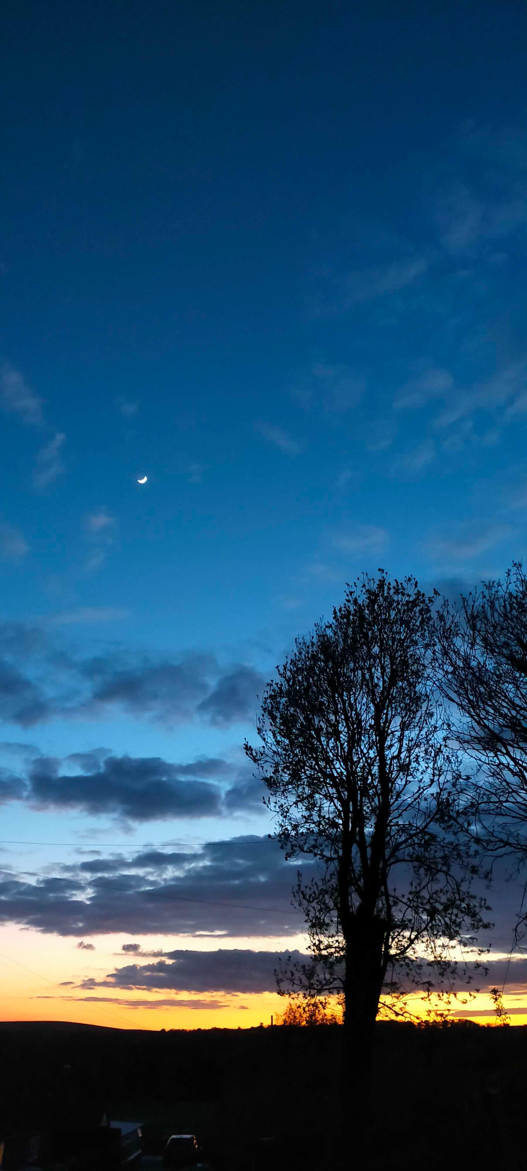 The Moon over United Kingdom — waxing crescent, Lunar Day 4