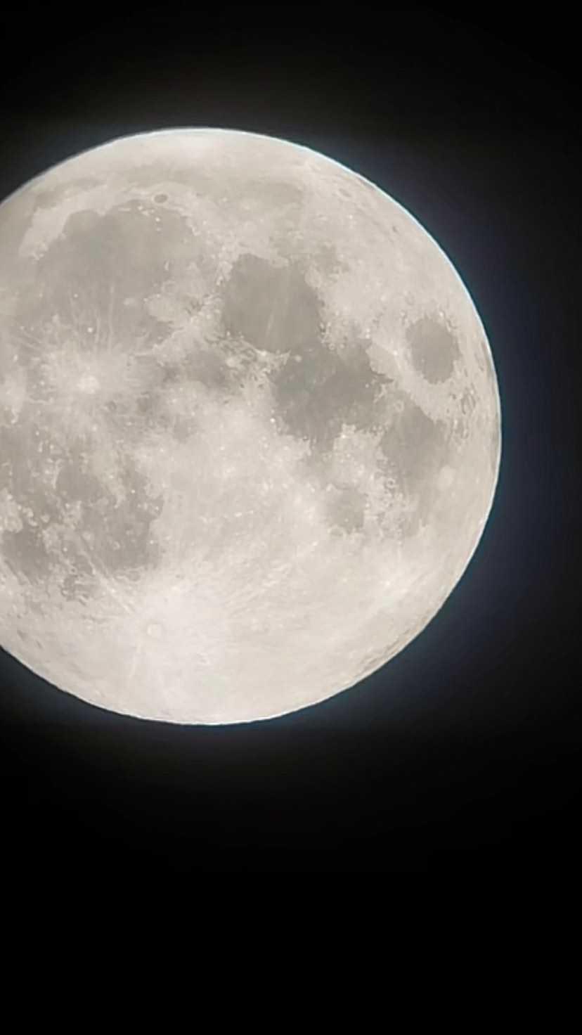 The Moon over Ciudad de México, México — waxing crescent, Lunar Day 4