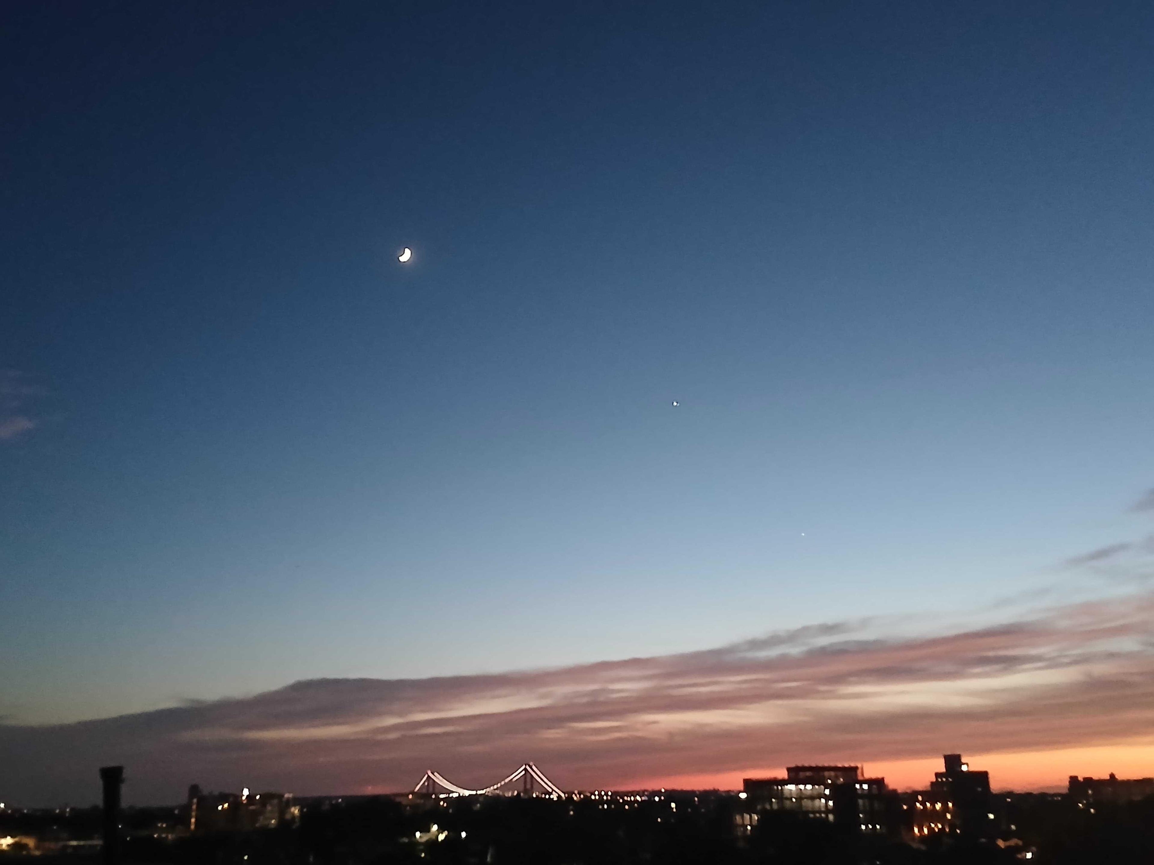 The Moon over United States — waxing crescent, Lunar Day 5