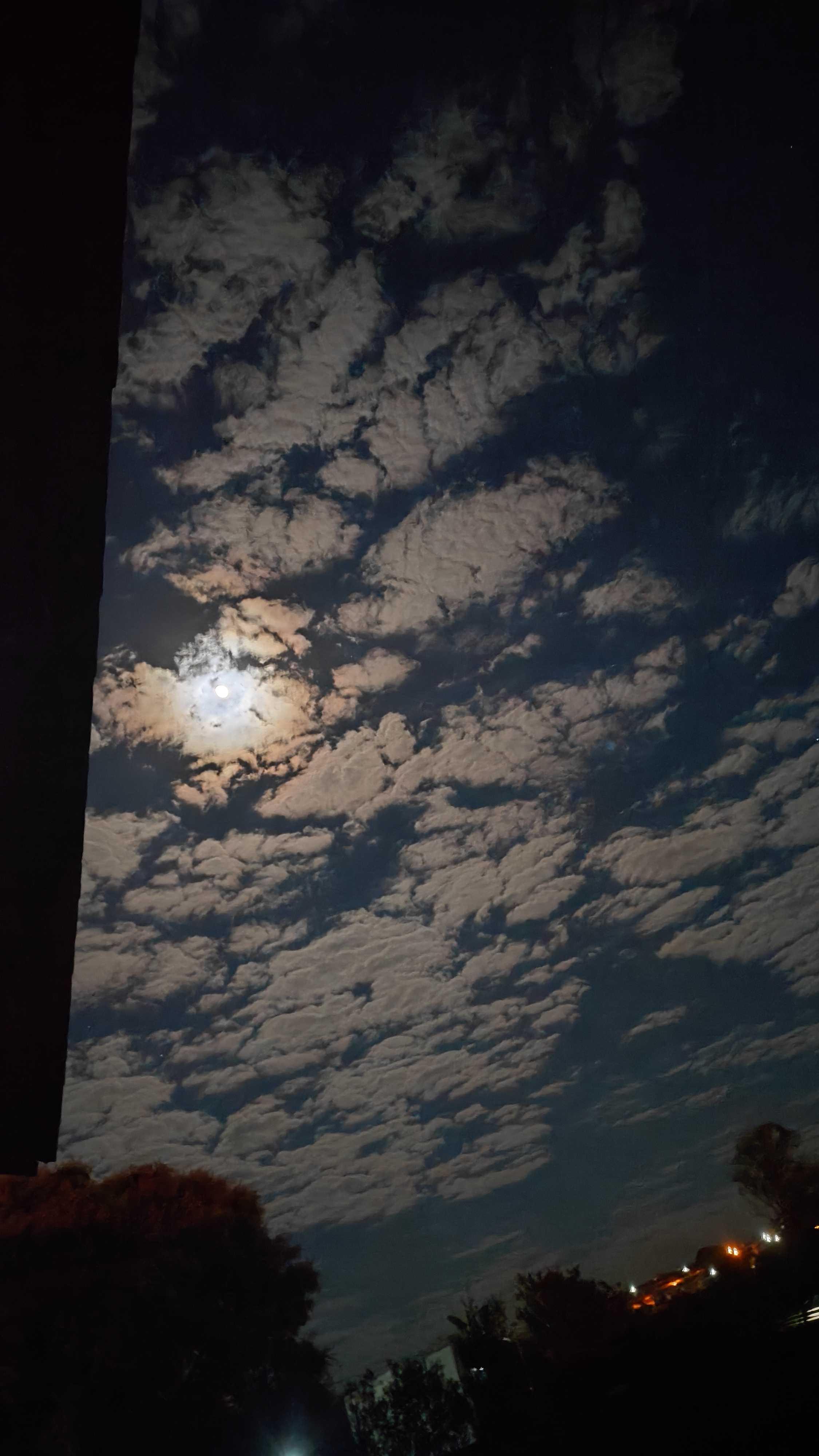 The Moon over Brasil — full moon, Lunar Day 16