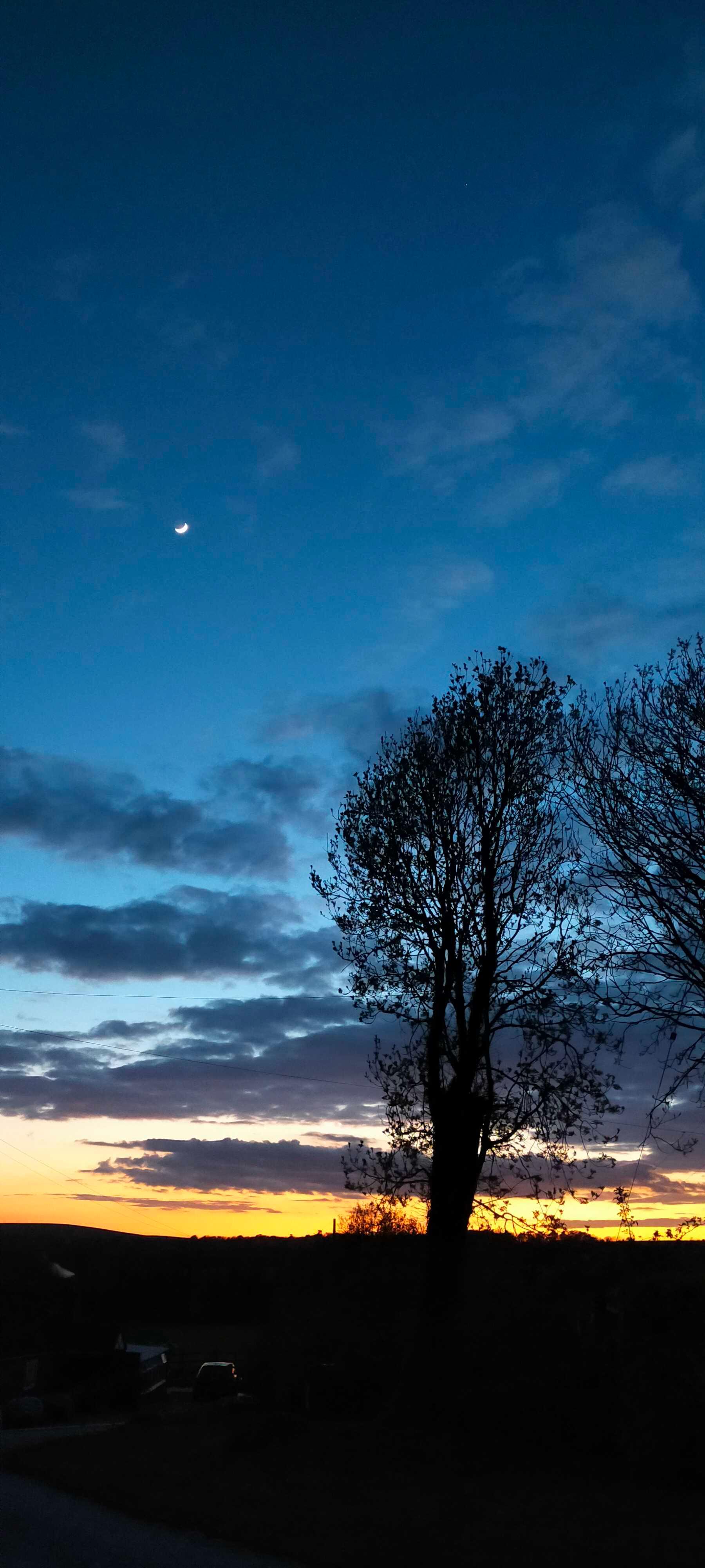 The Moon over United Kingdom — waxing crescent, Lunar Day 4