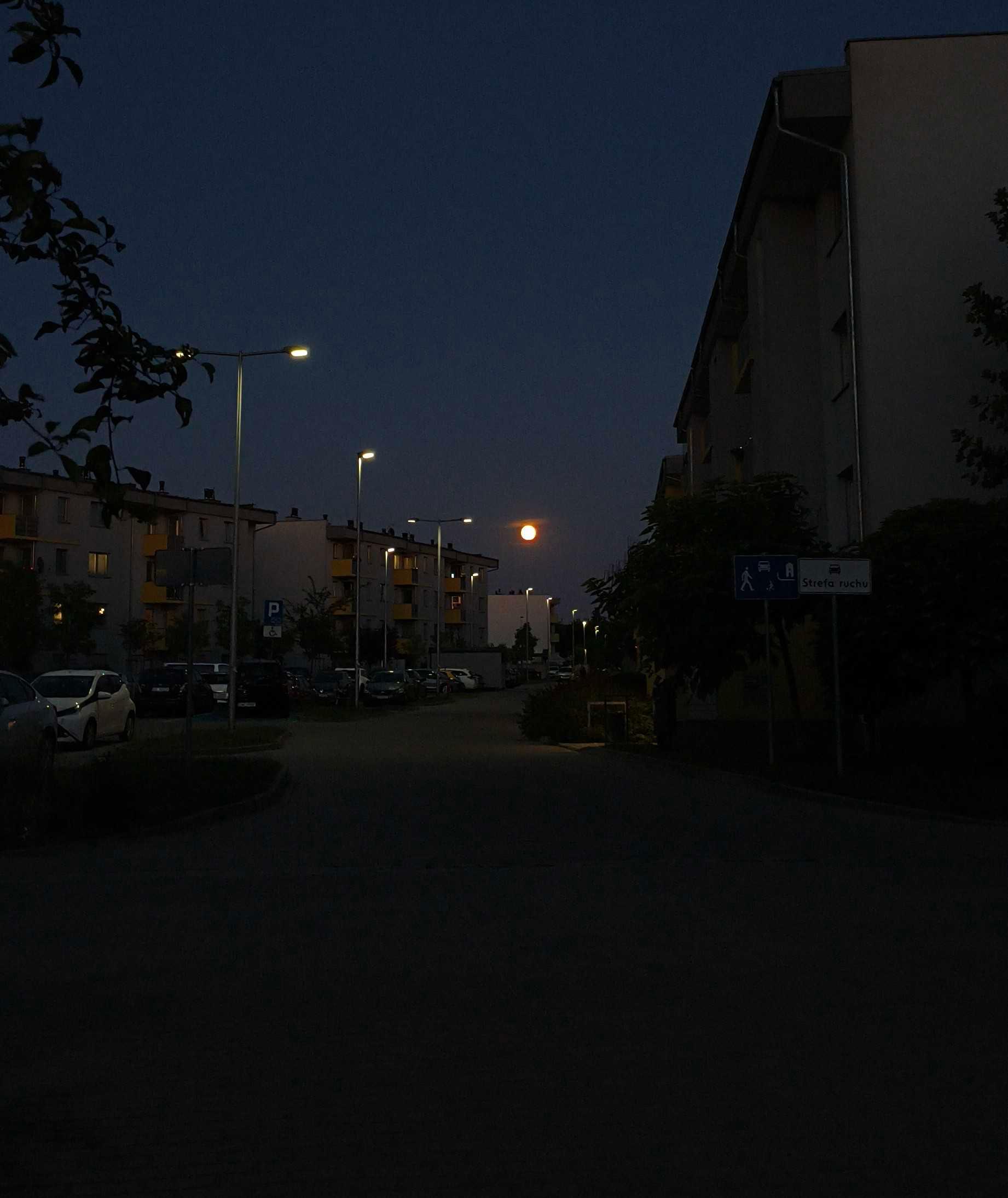 The Moon over Wrocław, Polska — full moon, Lunar Day 15