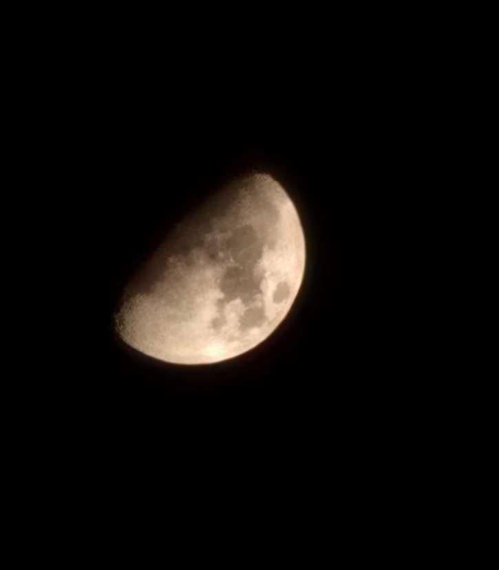 The Moon over 아산시, 대한민국 — first quarter, Lunar Day 9