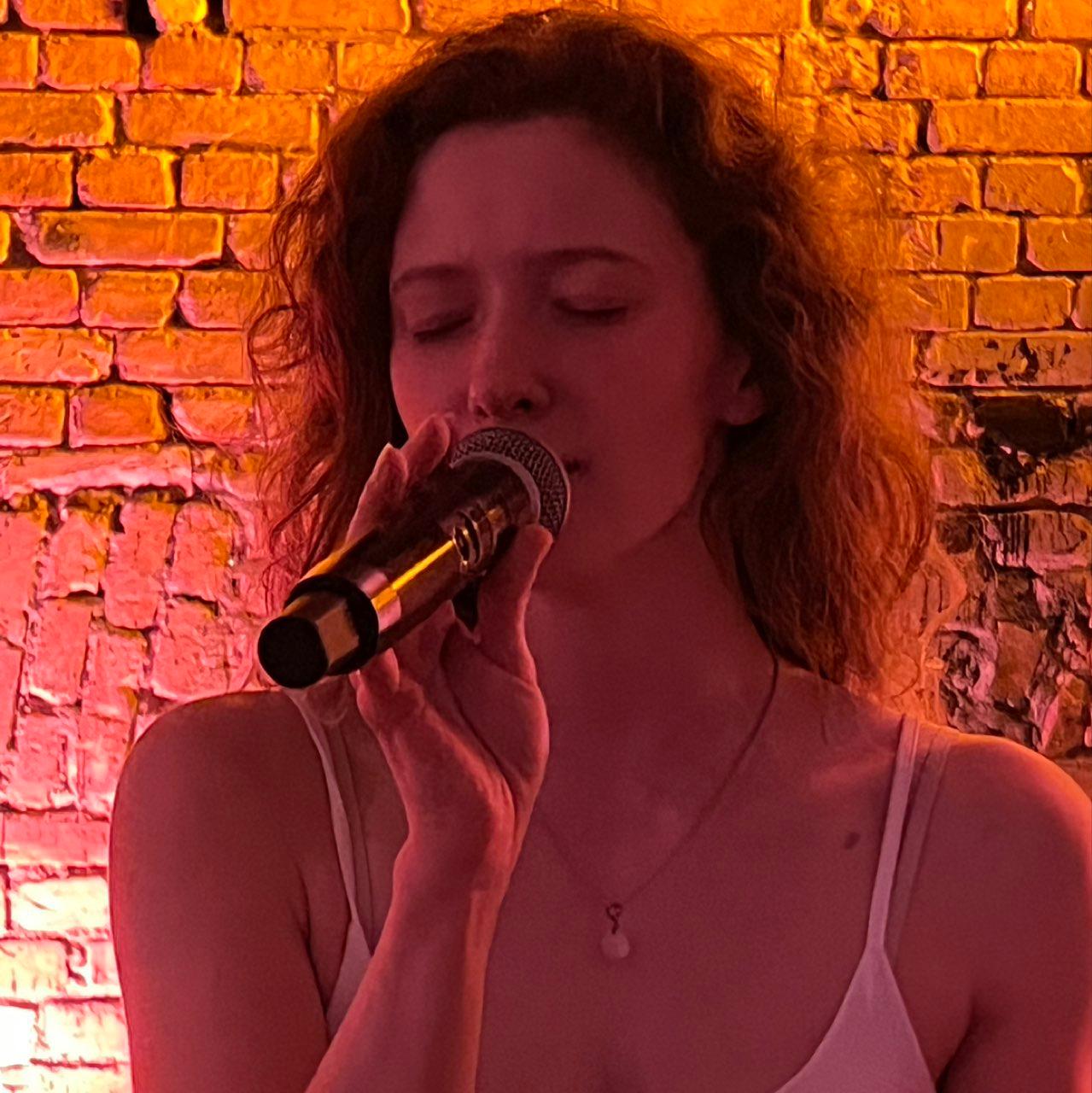 Ella Renāte