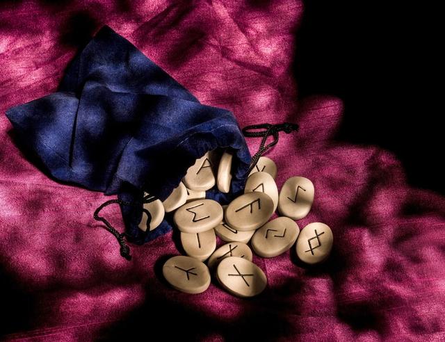 3 Main Methods of Rune Divination