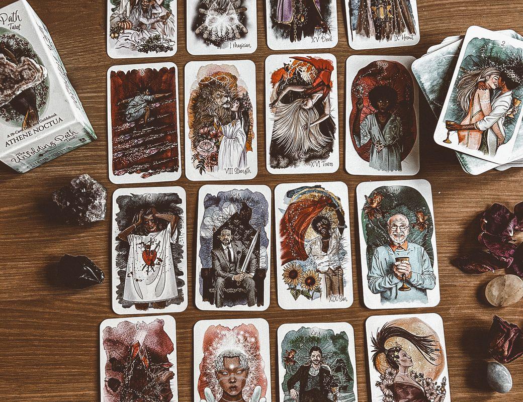 Illustration for Choosing the right Tarot deck for you