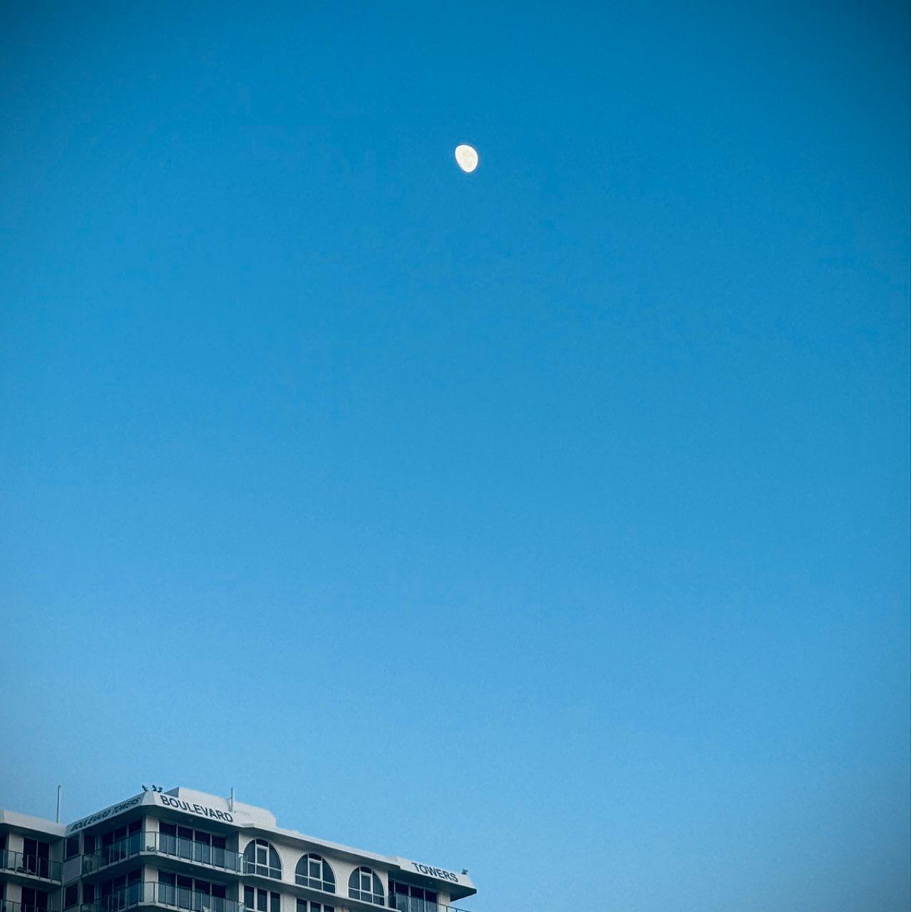 The Moon over Broadbeach, Australia — waning gibbous, Lunar Day 21