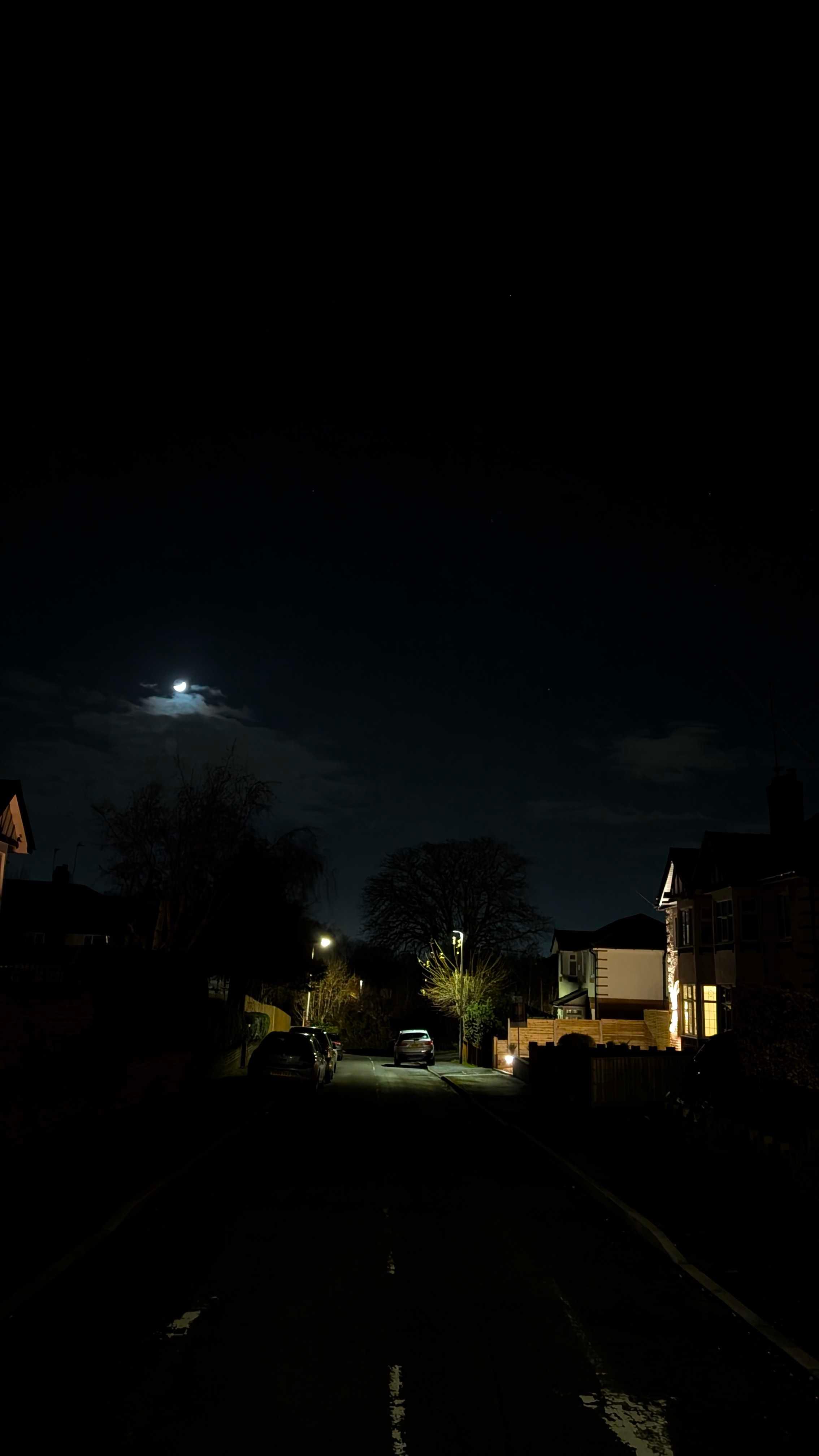 The Moon over United Kingdom — waxing crescent, Lunar Day 6