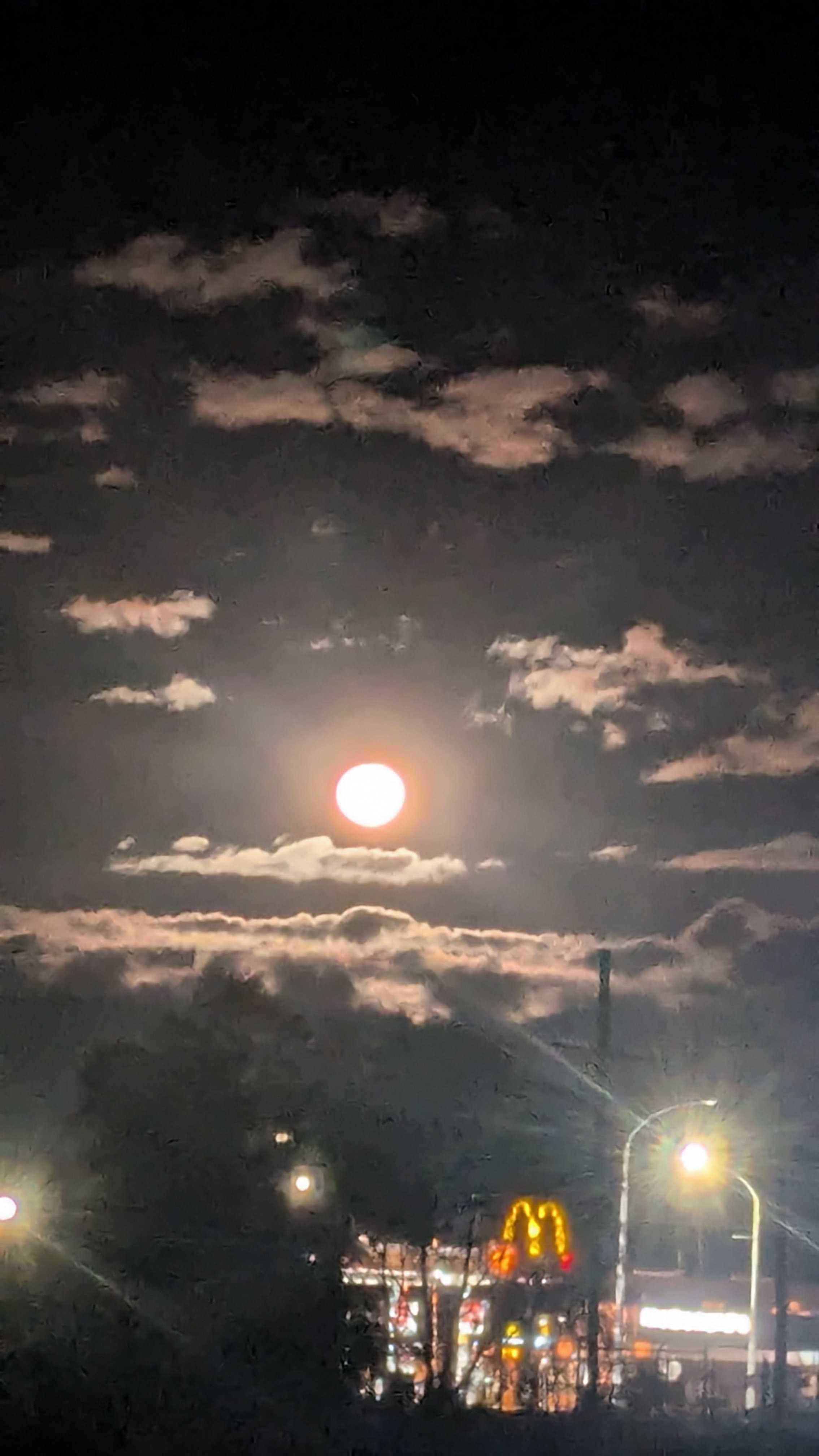 The Moon over West Tamworth, Australia — waning gibbous, Lunar Day 19