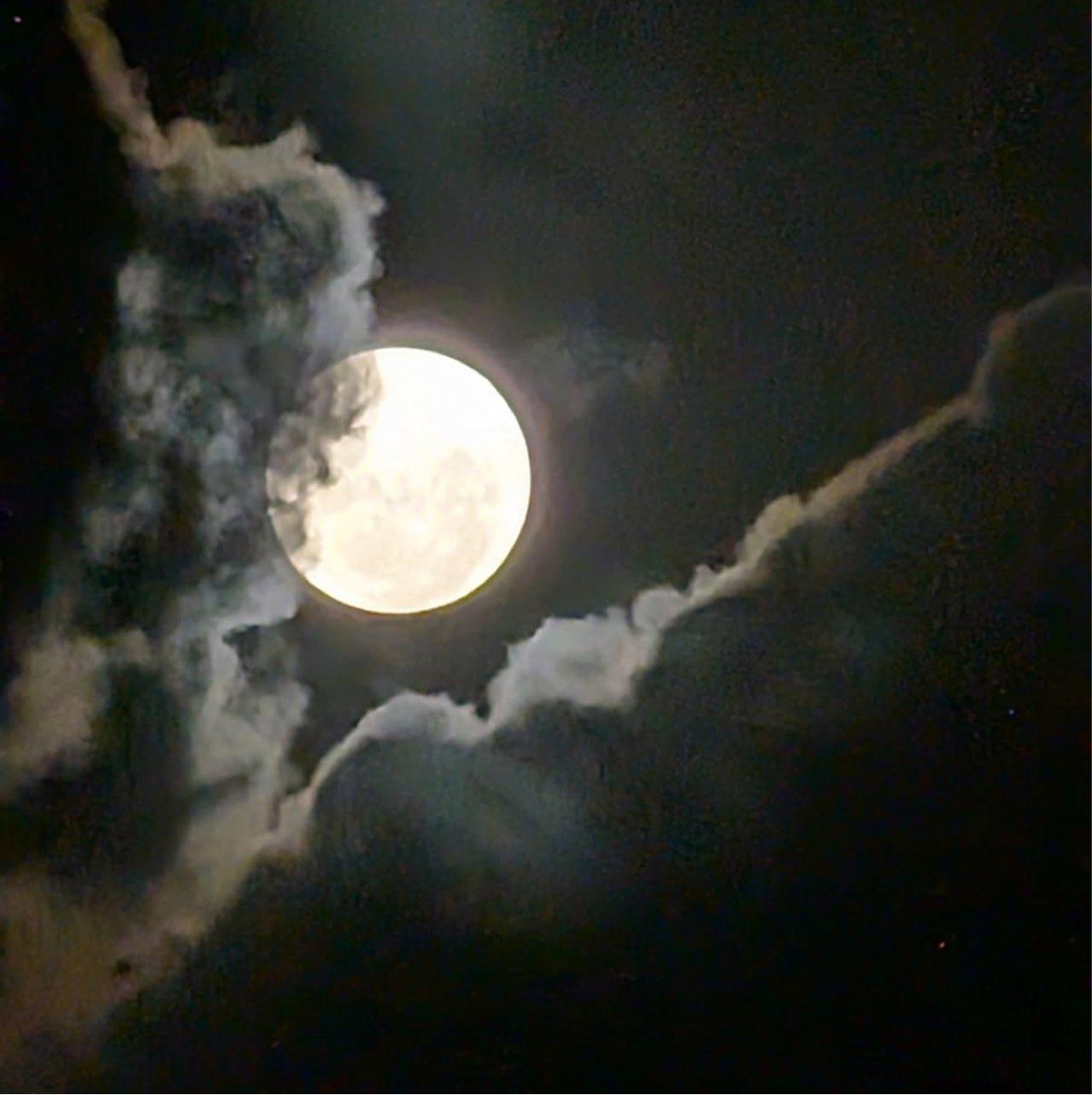 The Moon over Murrumba Downs, Australia — full moon, Lunar Day 16