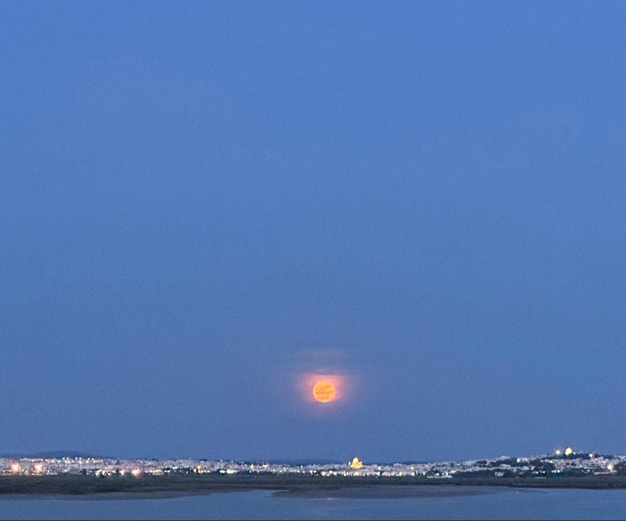 The Moon over San Fernando, España — full moon, Lunar Day 15