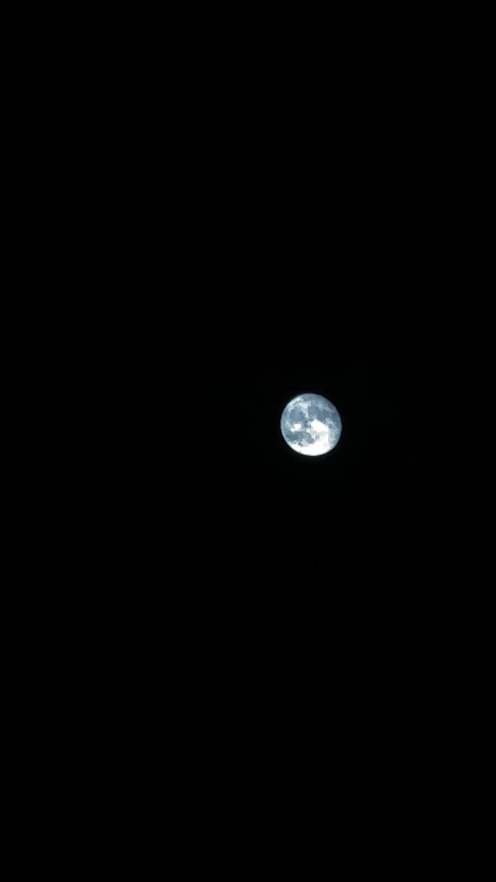 The Moon over Madrid, España — waning gibbous, Lunar Day 17