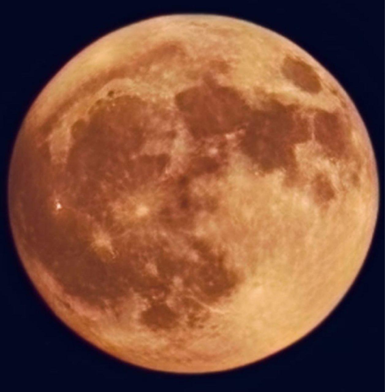 The Moon over Toulouse, Francia — full moon, Lunar Day 16