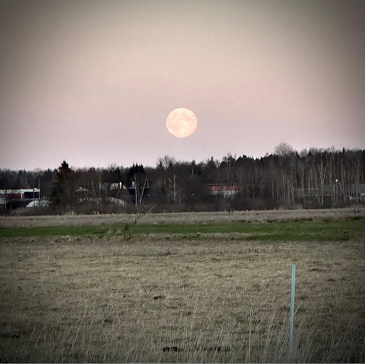 The Moon over Örebro, Sverige — full moon, Lunar Day 16