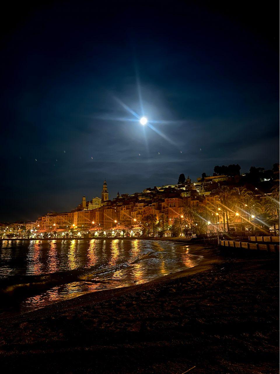 The Moon over Menton, Francia — full moon, Lunar Day 15