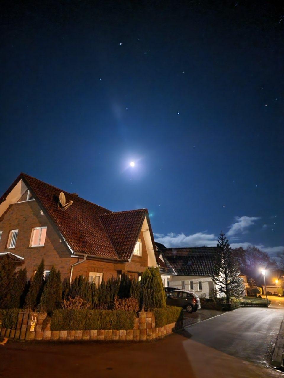 The Moon over Quakenbrück, Deutschland — waning gibbous, Lunar Day 19