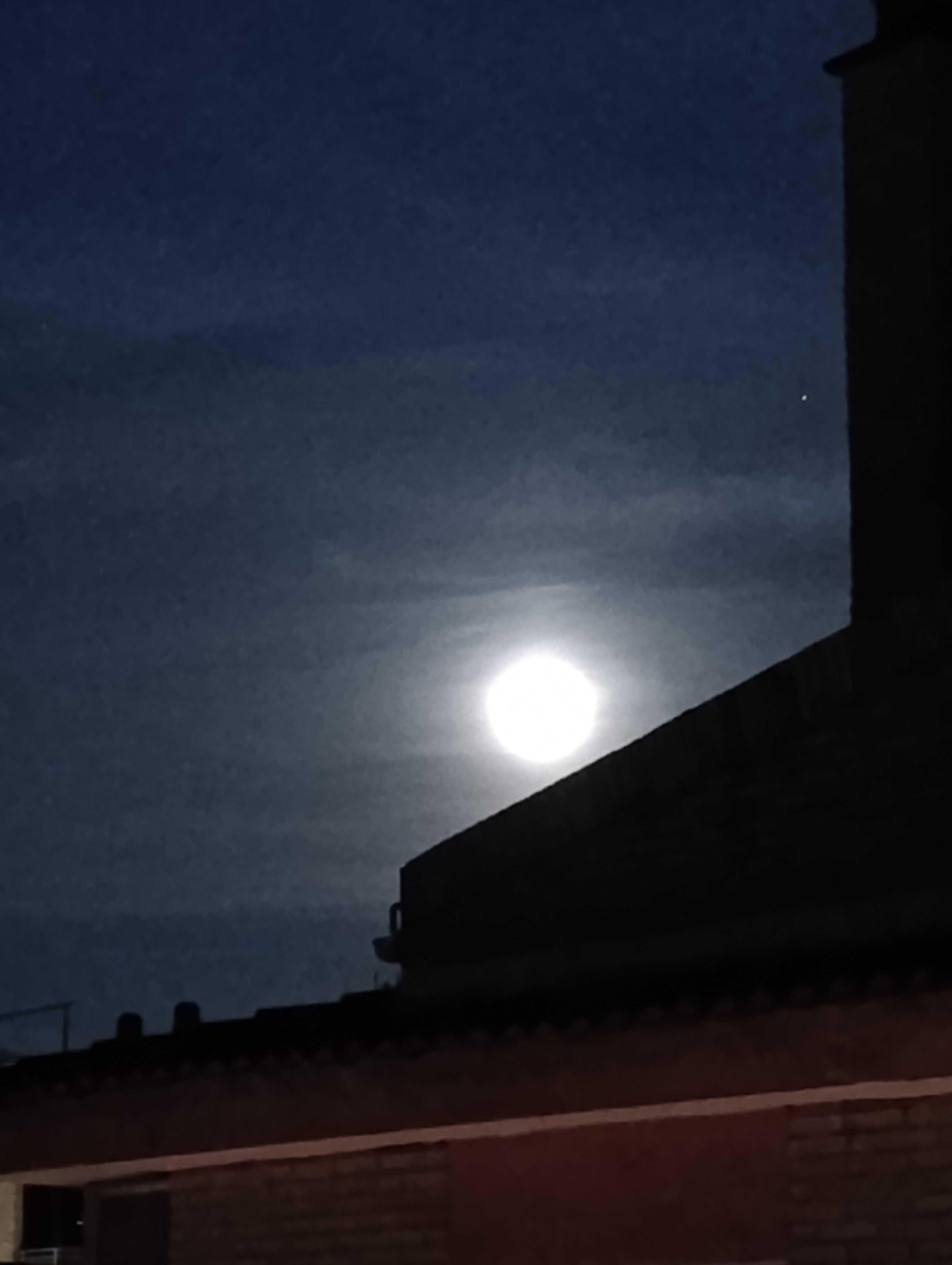 The Moon over Granada, España — full moon, Lunar Day 16