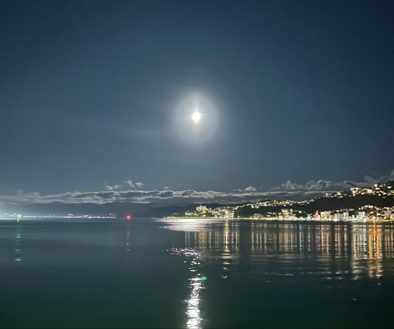 The Moon over Wellington, New Zealand — waning gibbous, Lunar Day 20