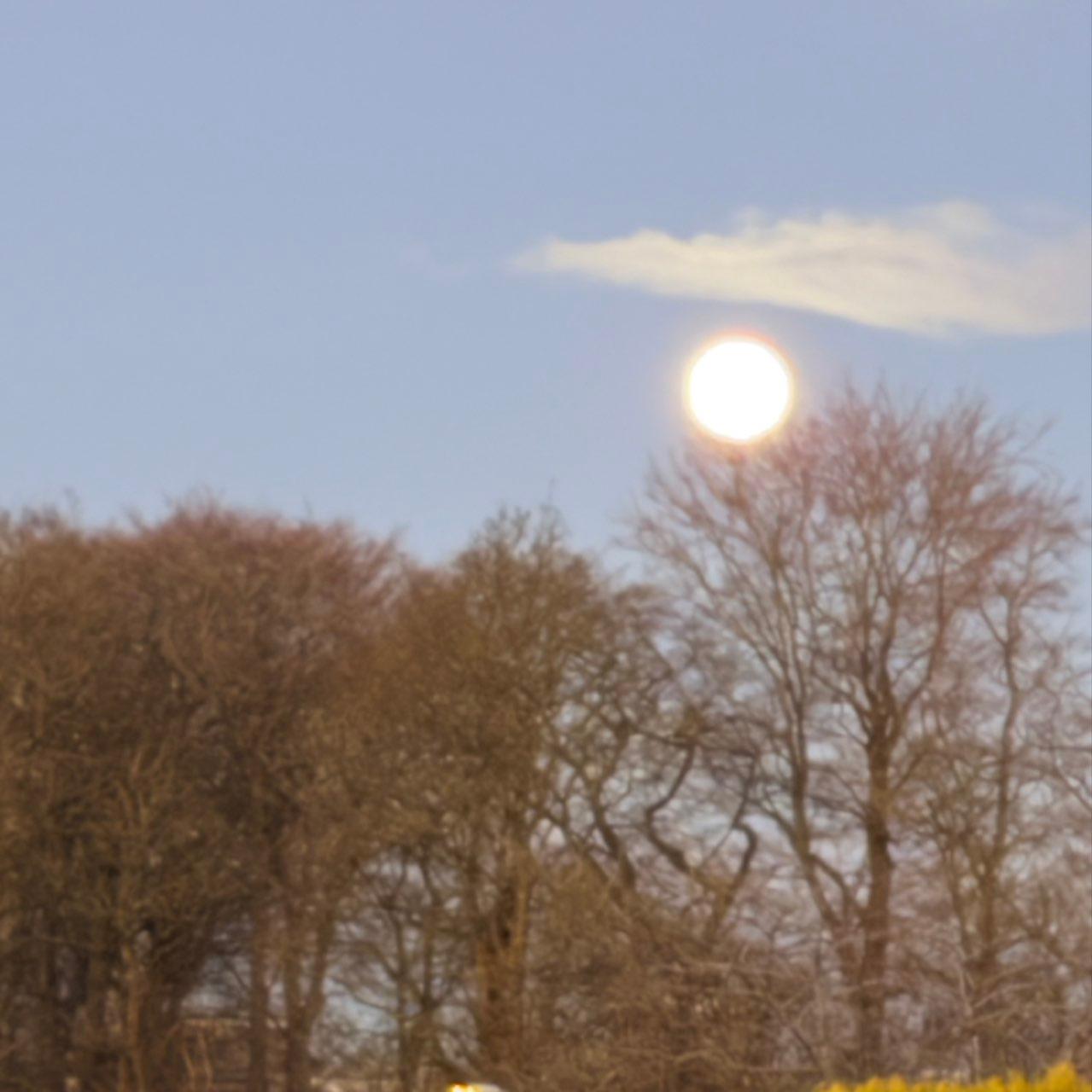 The Moon over Glasgow, United Kingdom — full moon, Lunar Day 15