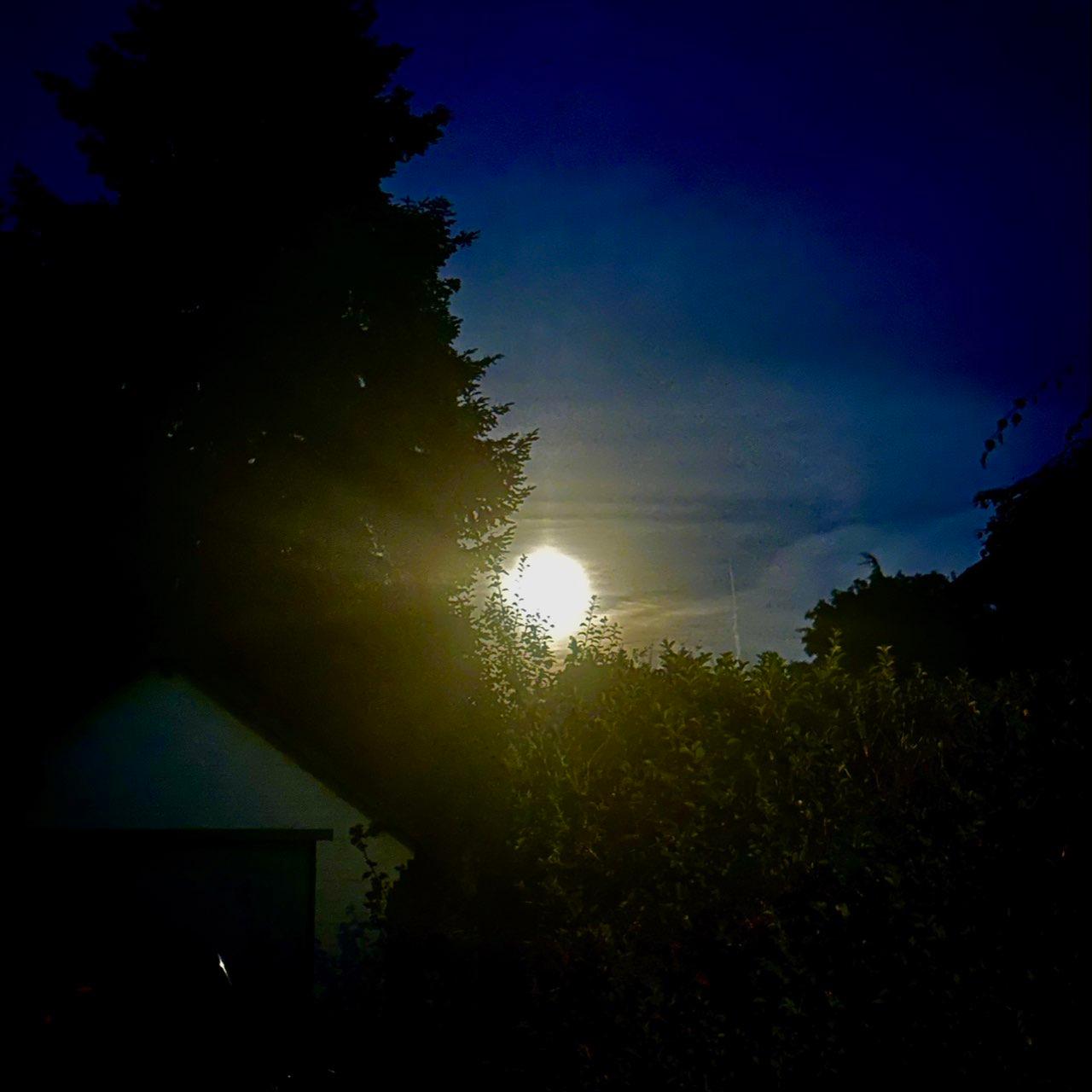 The Moon over Kraainem, Belgium — full moon, Lunar Day 15