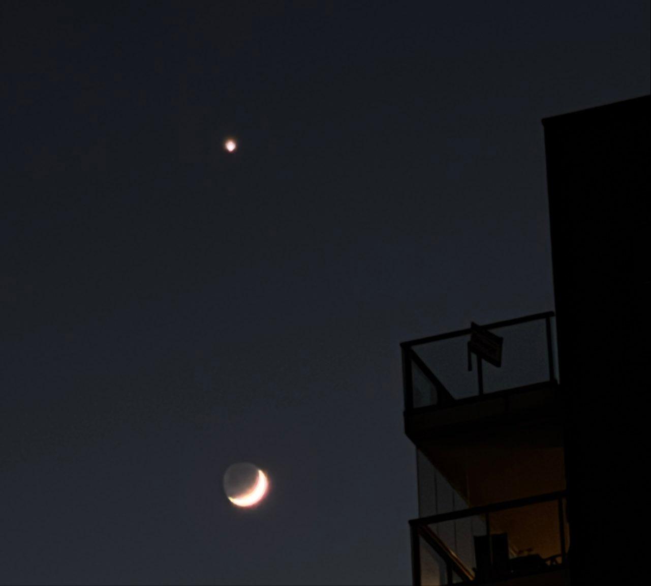 The Moon over Zaandam, Nederland — waxing crescent, Lunar Day 4