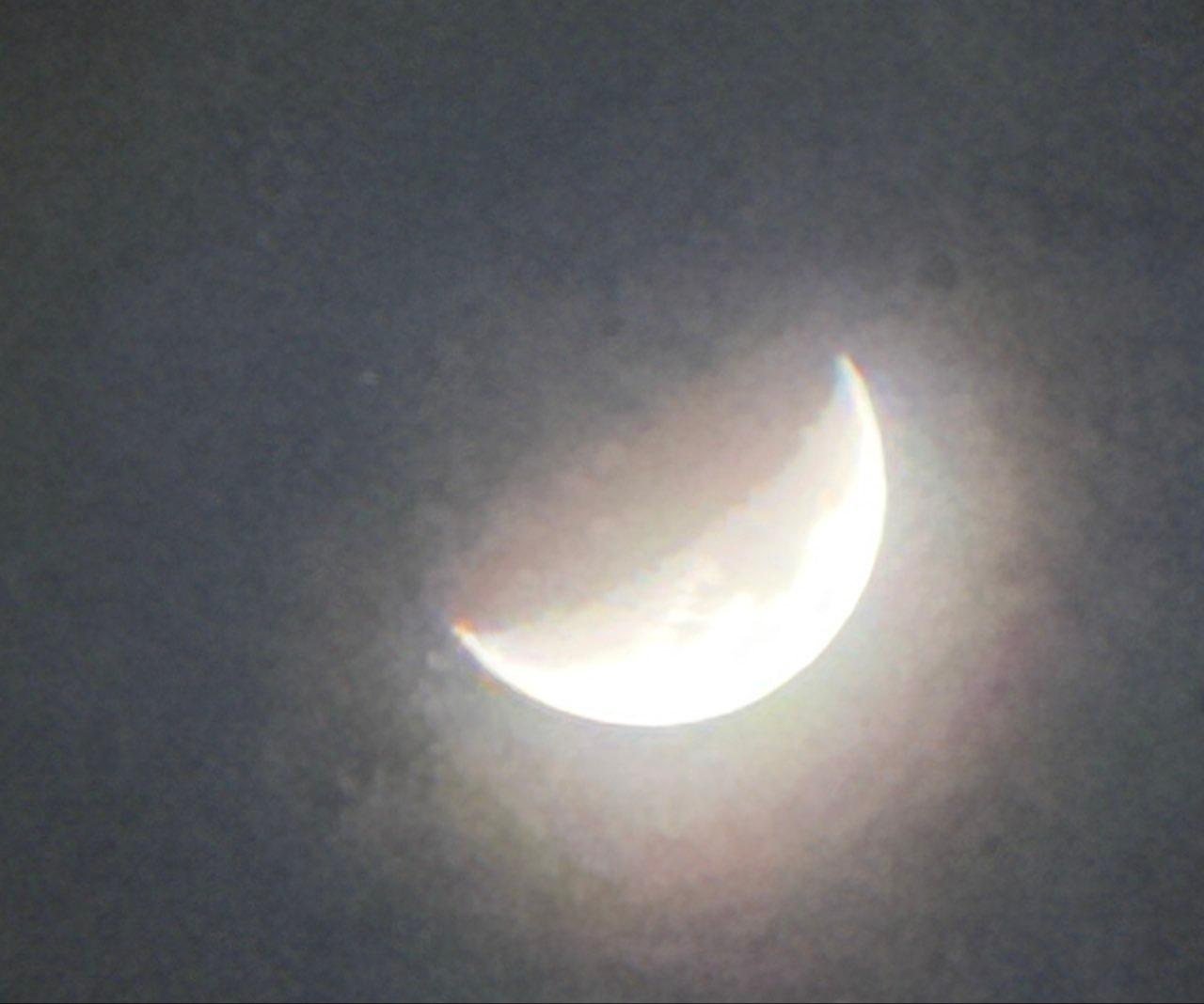 The Moon over Dagenham, United Kingdom — first quarter, Lunar Day 7